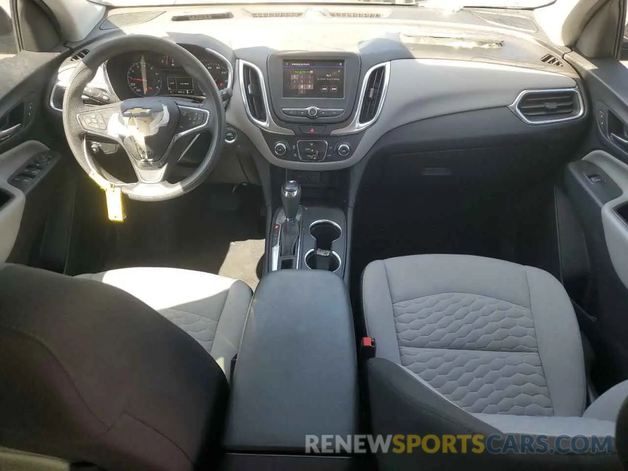 8 Photograph of a damaged car 2GNAXHEV5M6109013 CHEVROLET EQUINOX 2021