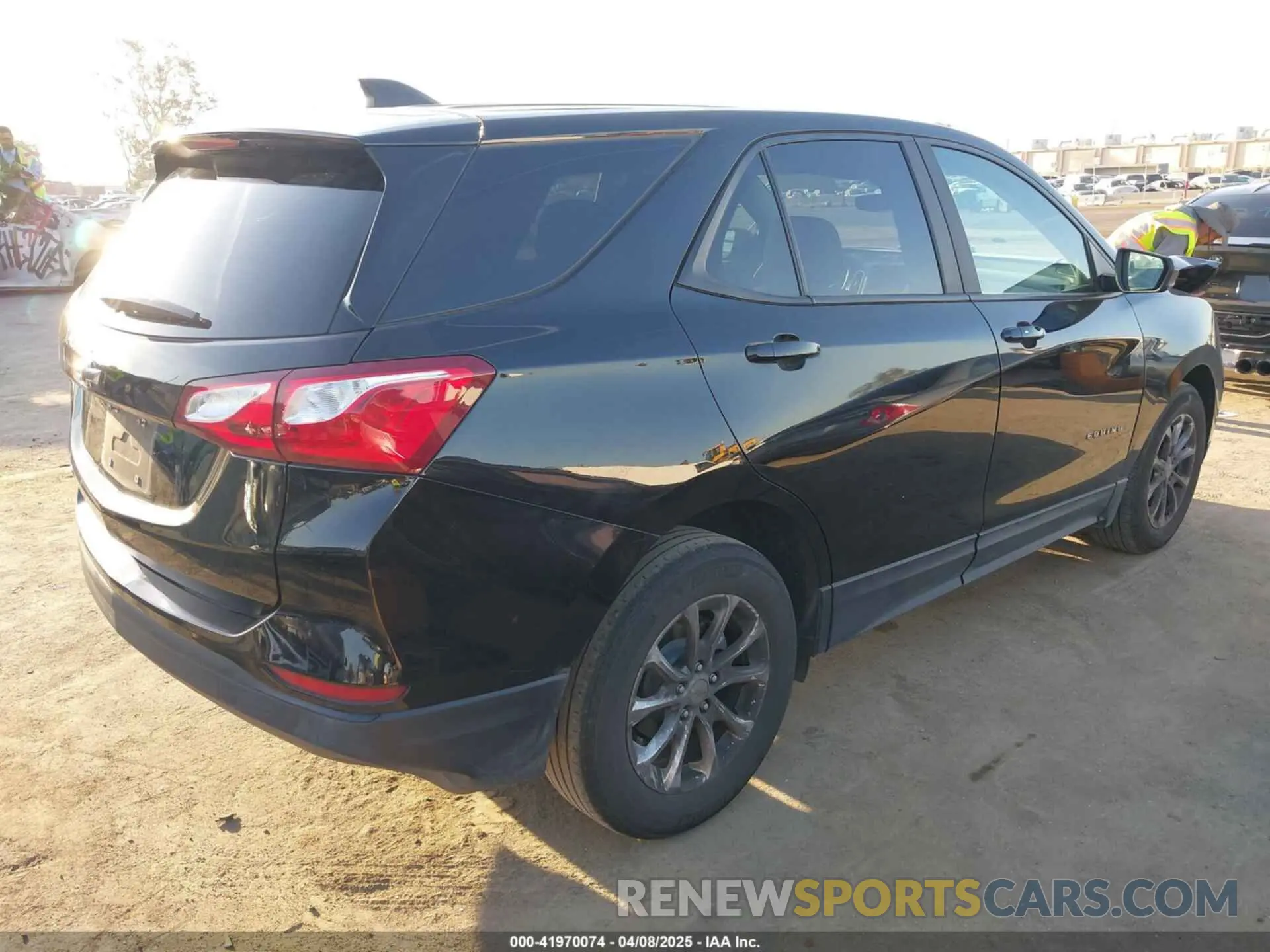 4 Photograph of a damaged car 2GNAXHEV6M6113023 CHEVROLET EQUINOX 2021