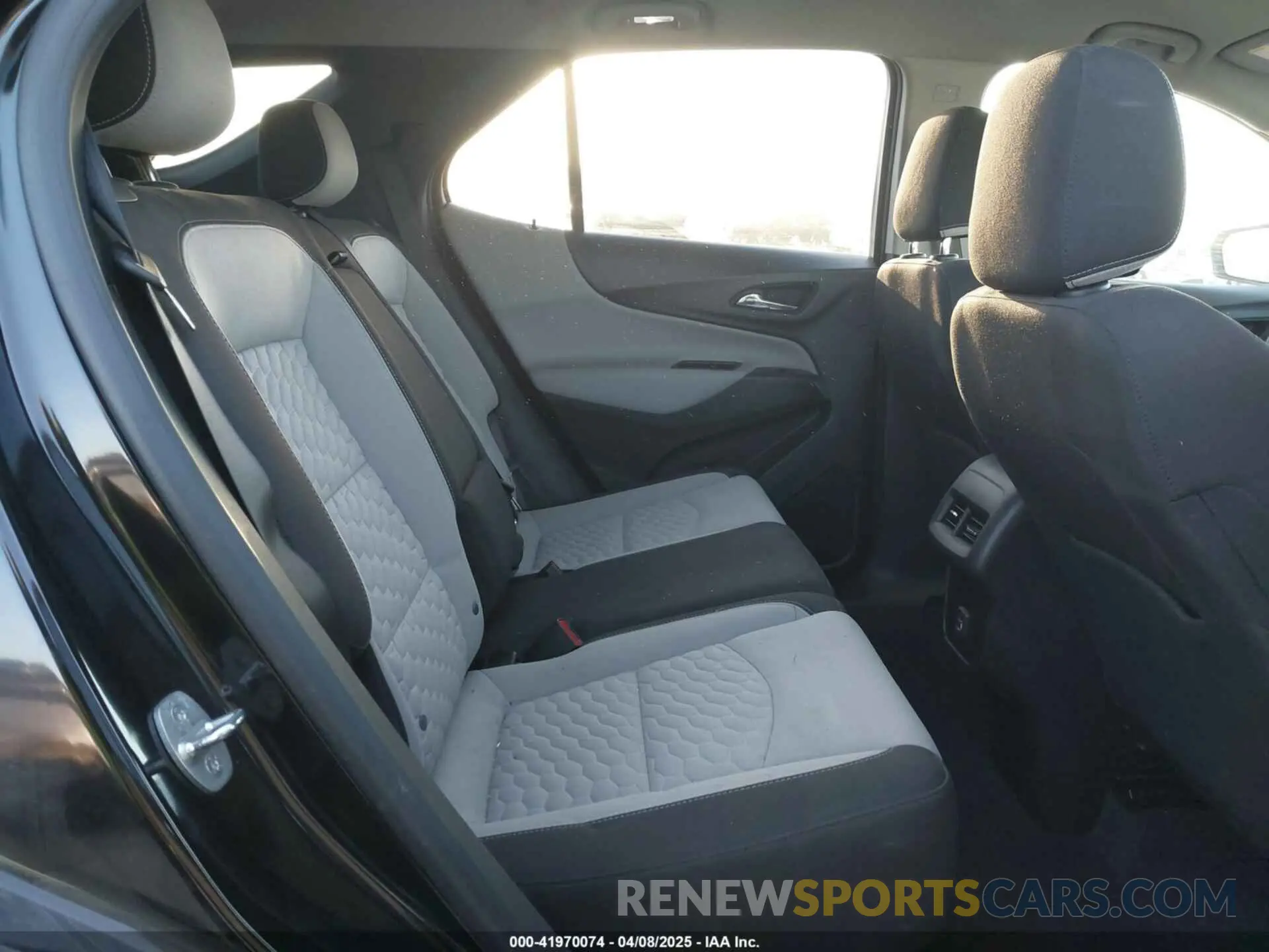 8 Photograph of a damaged car 2GNAXHEV6M6113023 CHEVROLET EQUINOX 2021