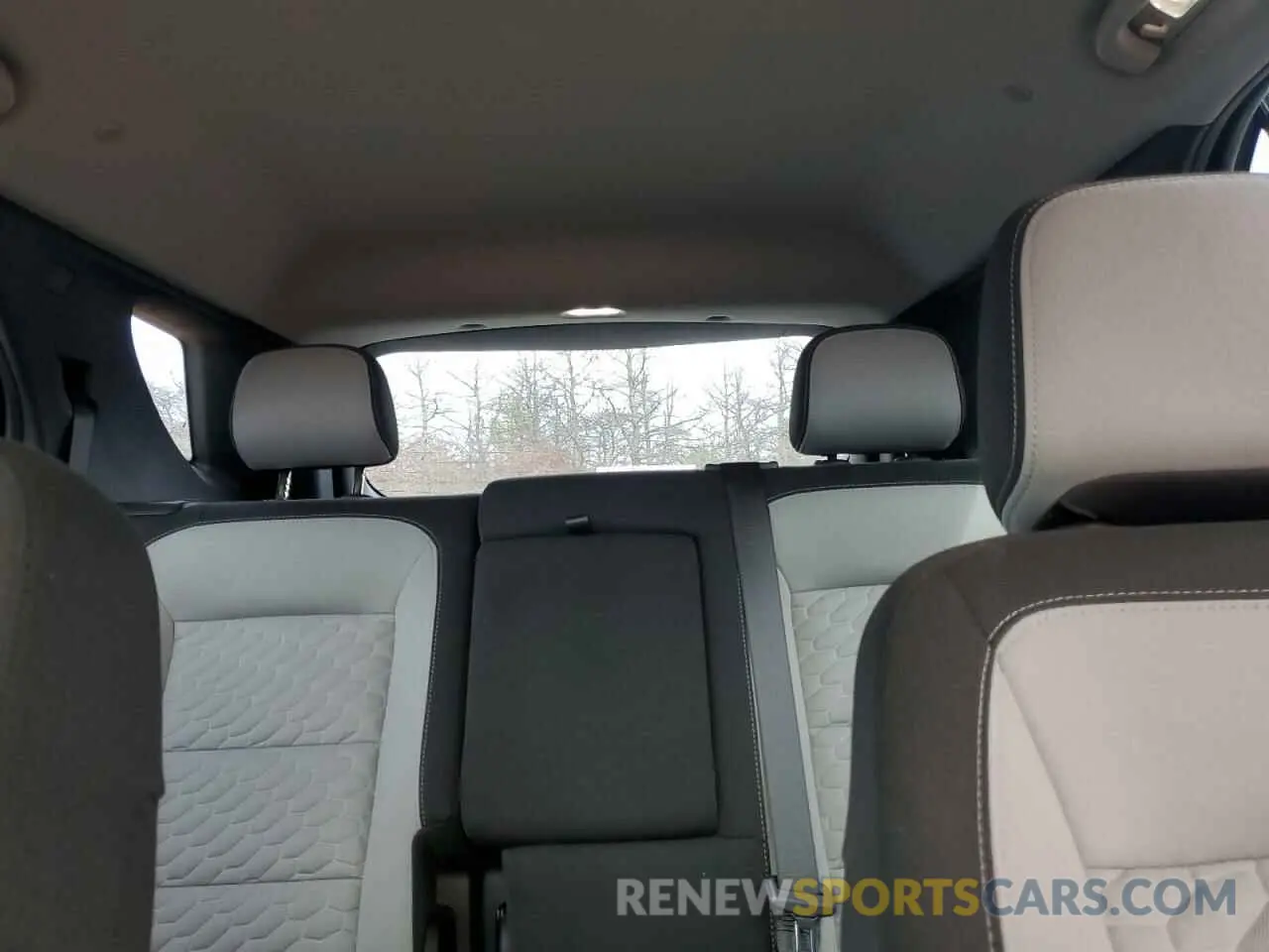 10 Photograph of a damaged car 2GNAXHEV6M6127861 CHEVROLET EQUINOX 2021