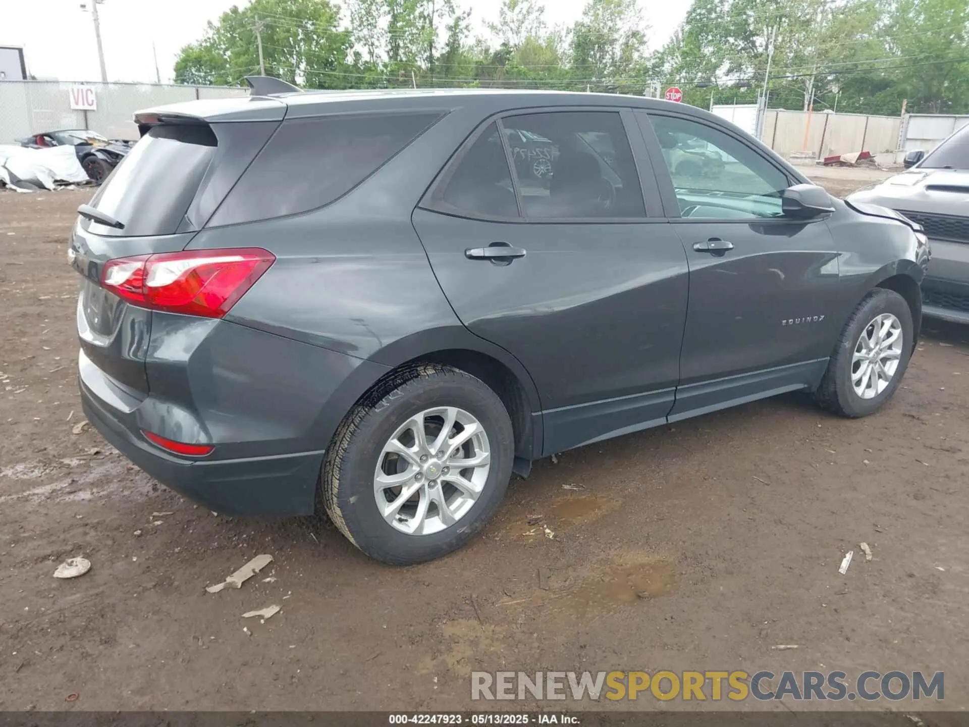 4 Photograph of a damaged car 2GNAXHEV7M6108543 CHEVROLET EQUINOX 2021