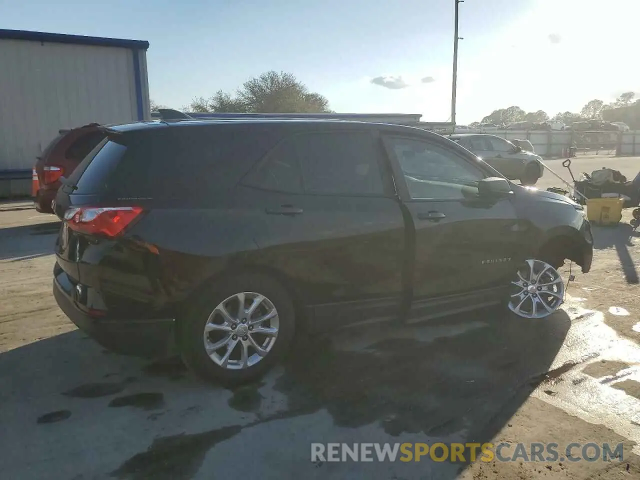 3 Photograph of a damaged car 2GNAXHEV7M6113614 CHEVROLET EQUINOX 2021