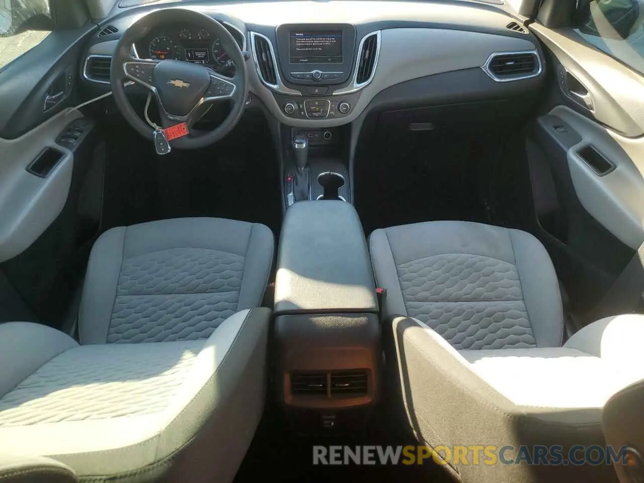 8 Photograph of a damaged car 2GNAXHEV7M6113614 CHEVROLET EQUINOX 2021