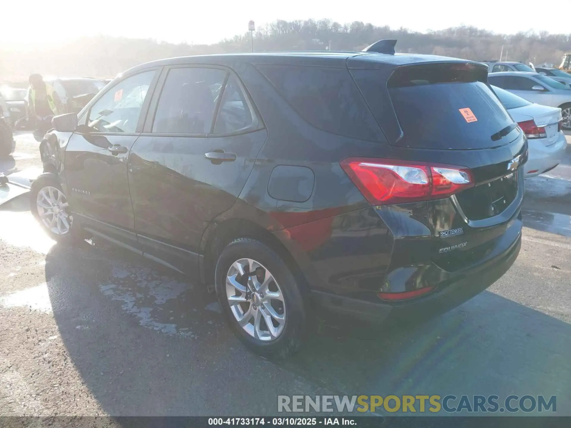 3 Photograph of a damaged car 2GNAXHEV7M6132924 CHEVROLET EQUINOX 2021