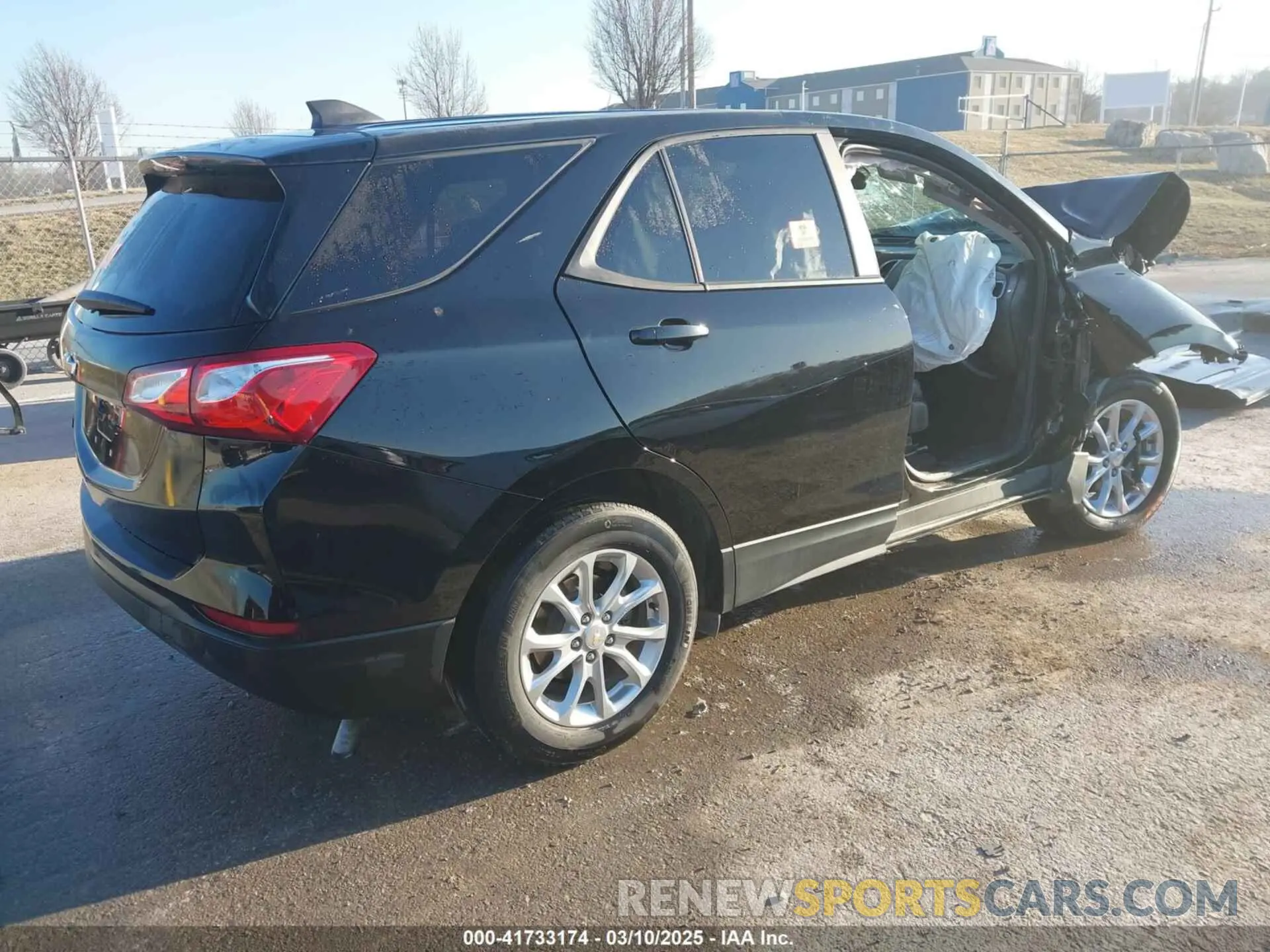 4 Photograph of a damaged car 2GNAXHEV7M6132924 CHEVROLET EQUINOX 2021