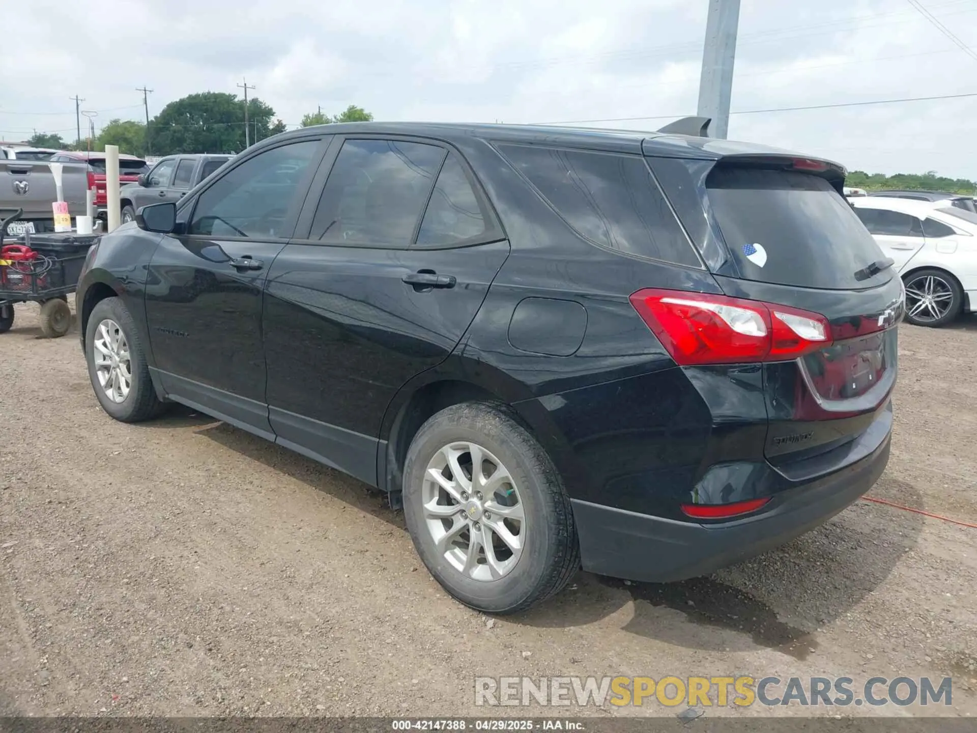 3 Photograph of a damaged car 2GNAXHEV7M6136715 CHEVROLET EQUINOX 2021