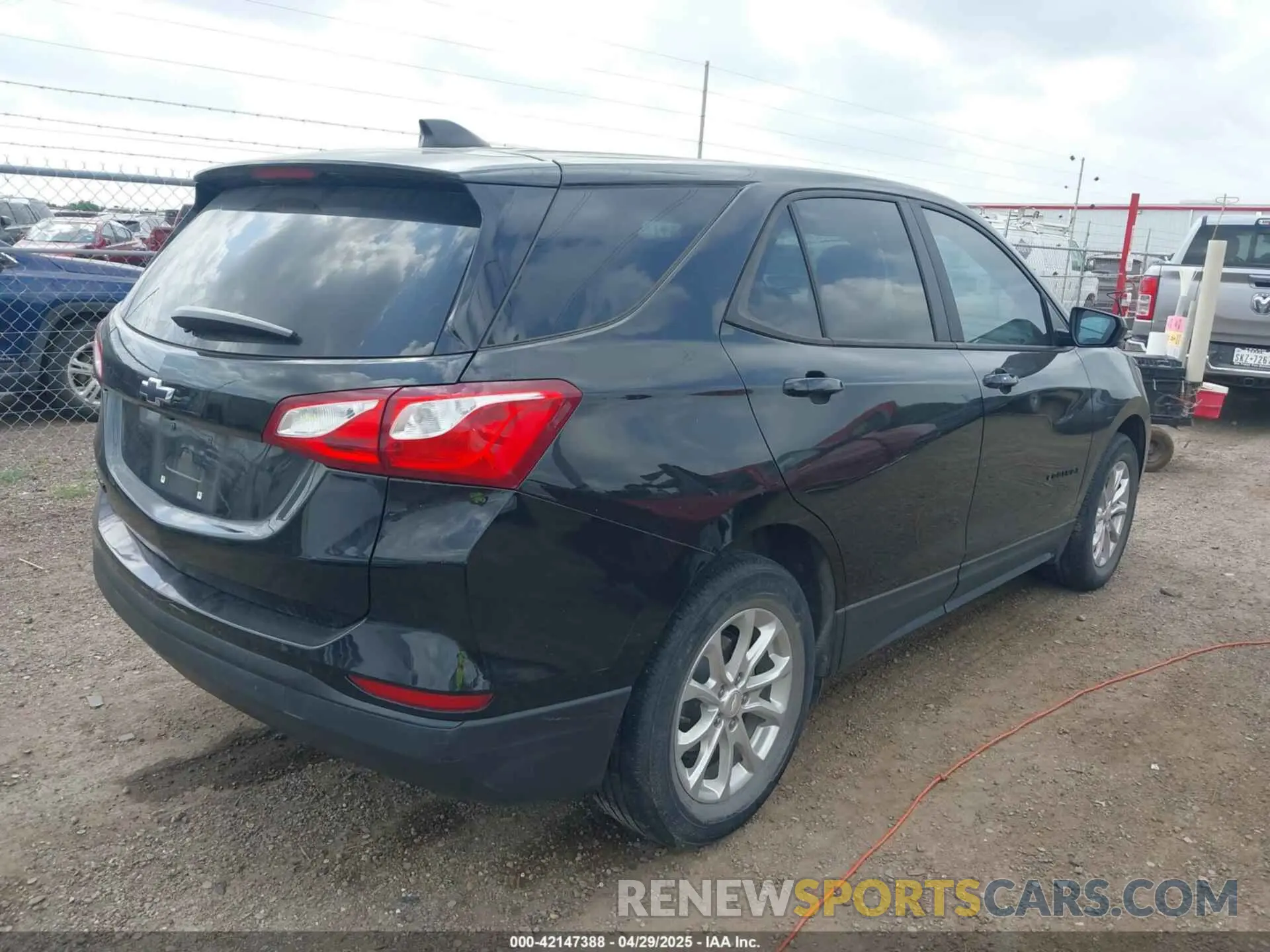 4 Photograph of a damaged car 2GNAXHEV7M6136715 CHEVROLET EQUINOX 2021