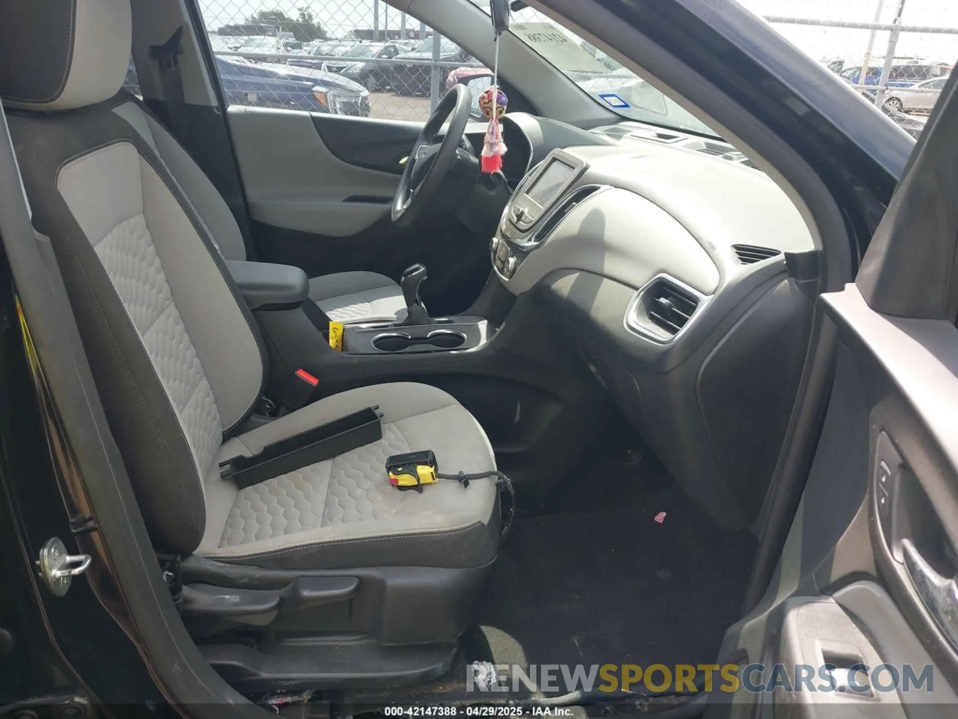 5 Photograph of a damaged car 2GNAXHEV7M6136715 CHEVROLET EQUINOX 2021