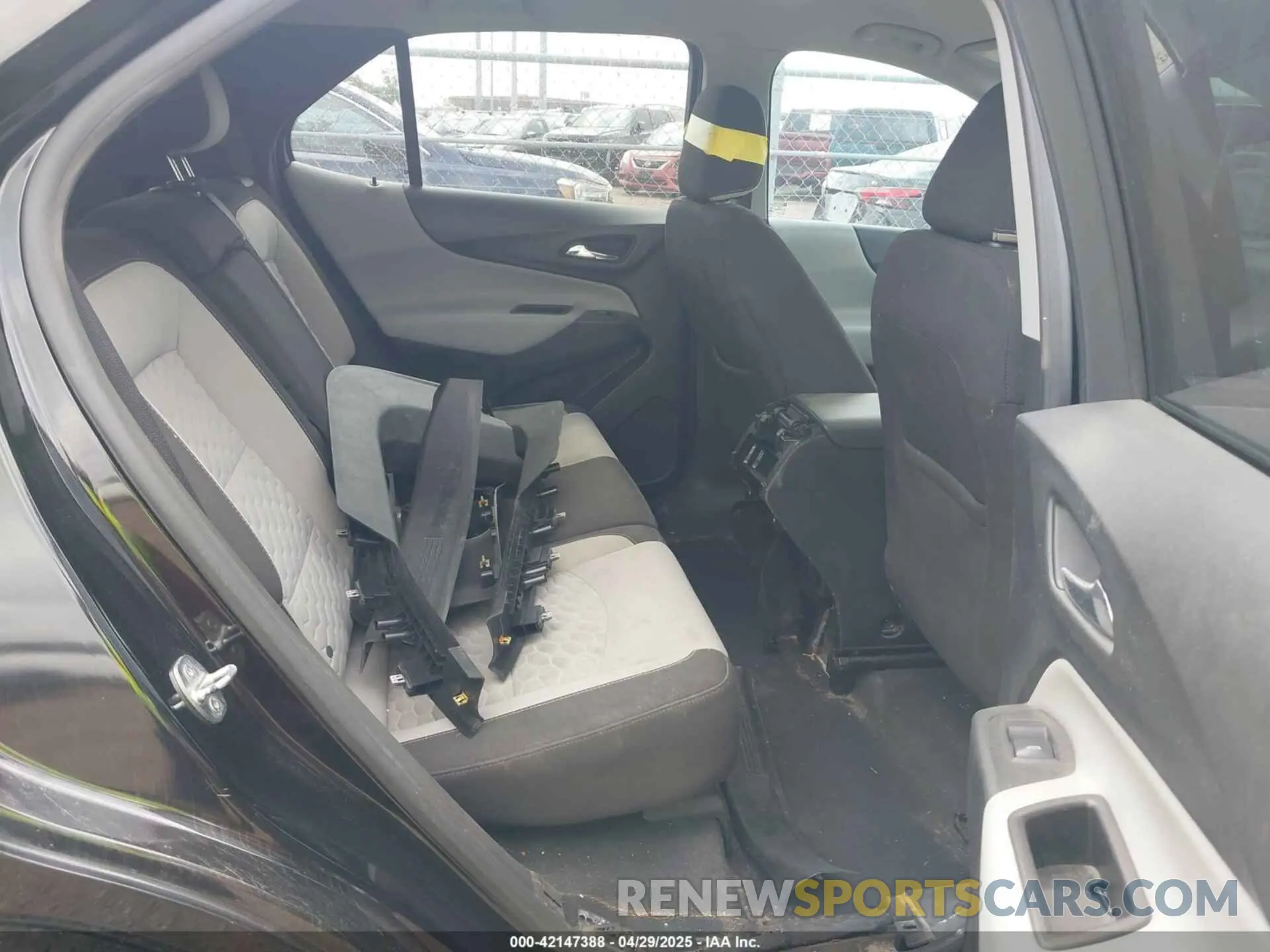 8 Photograph of a damaged car 2GNAXHEV7M6136715 CHEVROLET EQUINOX 2021