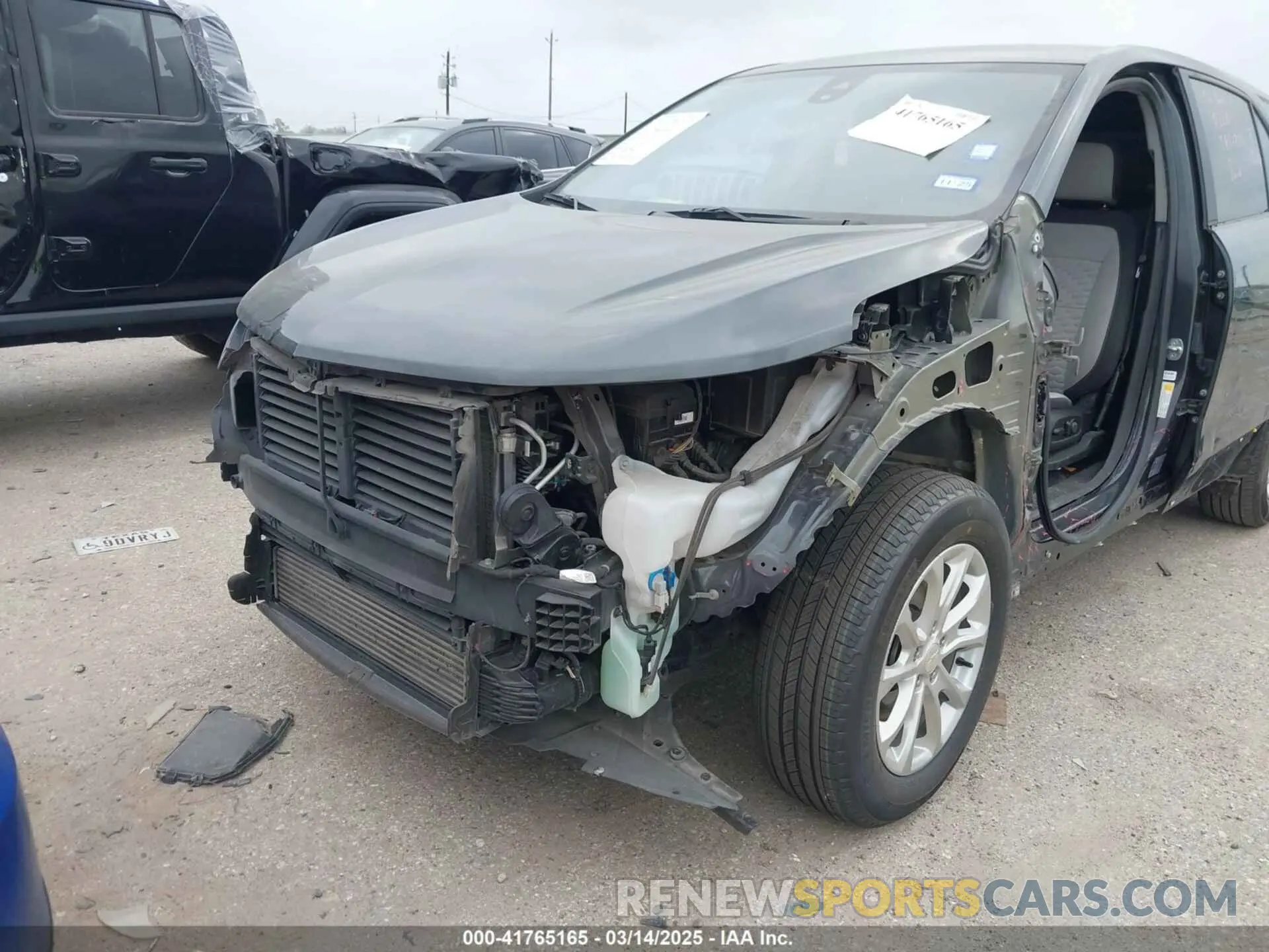 17 Photograph of a damaged car 2GNAXHEV7M6152848 CHEVROLET EQUINOX 2021