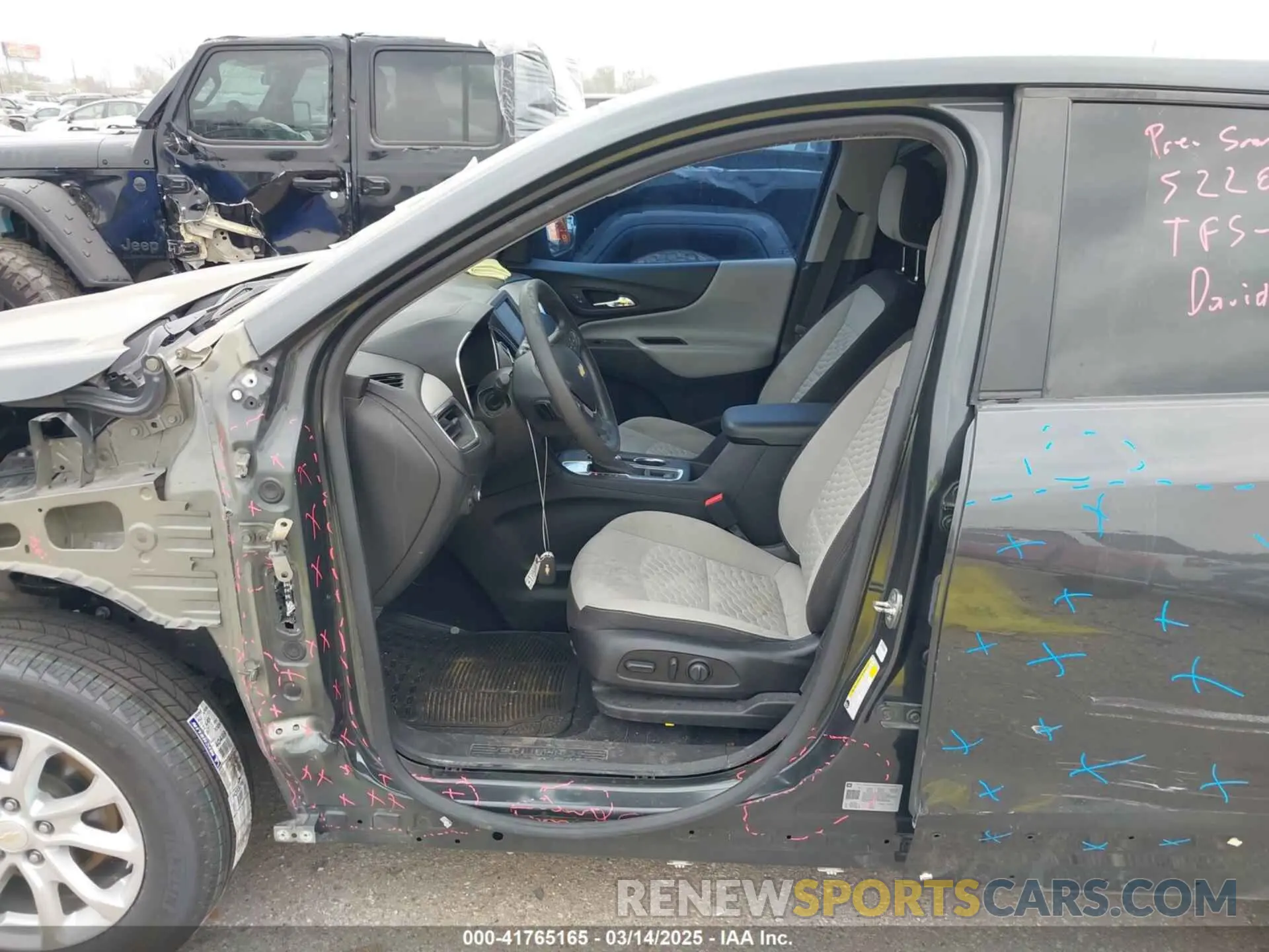 19 Photograph of a damaged car 2GNAXHEV7M6152848 CHEVROLET EQUINOX 2021