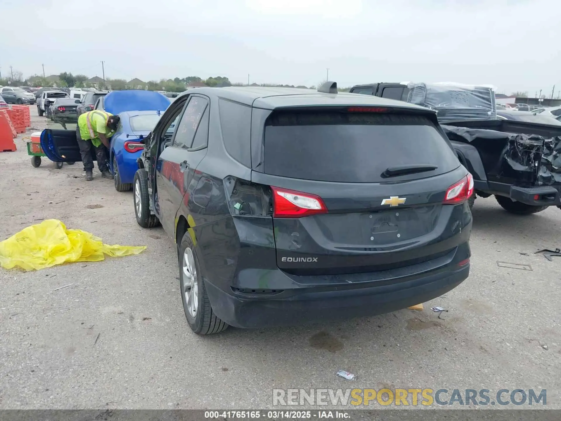 3 Photograph of a damaged car 2GNAXHEV7M6152848 CHEVROLET EQUINOX 2021