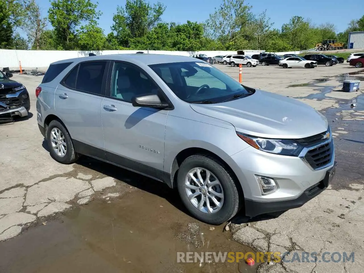 4 Photograph of a damaged car 2GNAXHEV7M6159315 CHEVROLET EQUINOX 2021