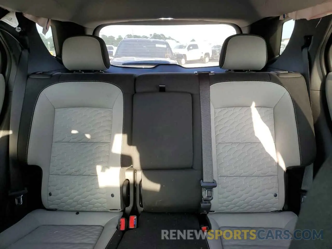 10 Photograph of a damaged car 2GNAXHEV8M6133998 CHEVROLET EQUINOX 2021
