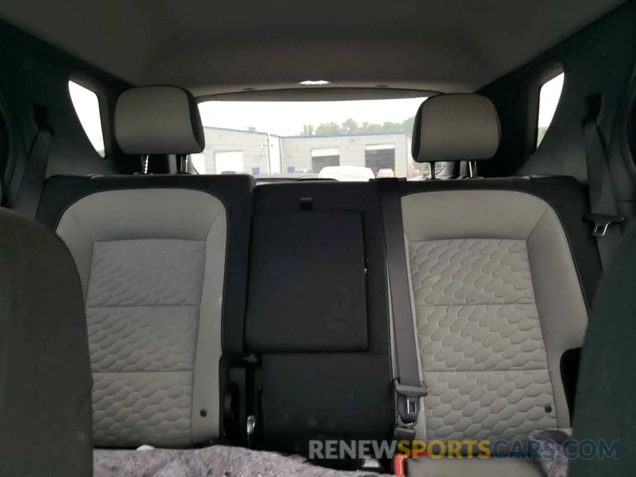 10 Photograph of a damaged car 2GNAXJEV0M6102929 CHEVROLET EQUINOX 2021