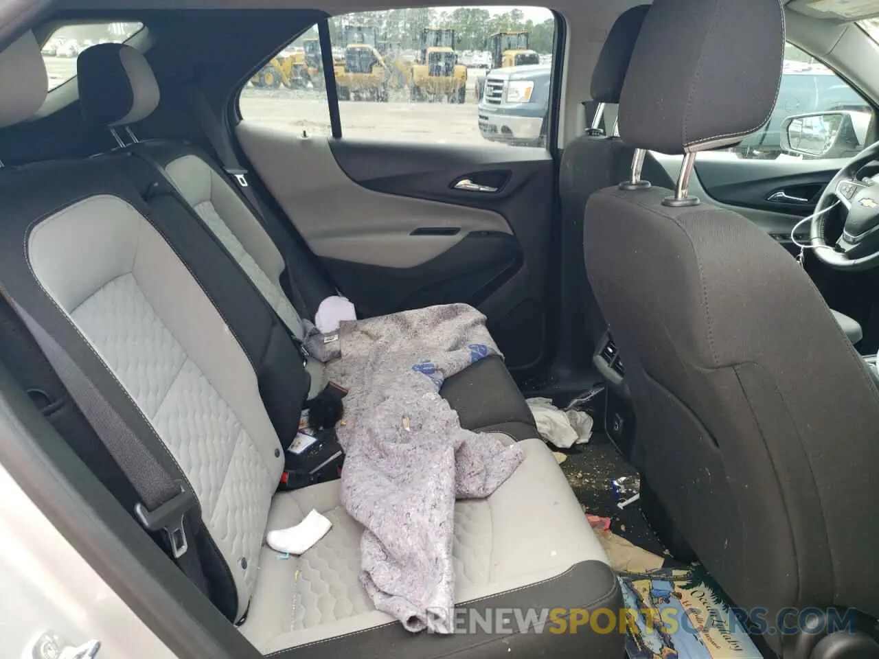 12 Photograph of a damaged car 2GNAXJEV0M6102929 CHEVROLET EQUINOX 2021
