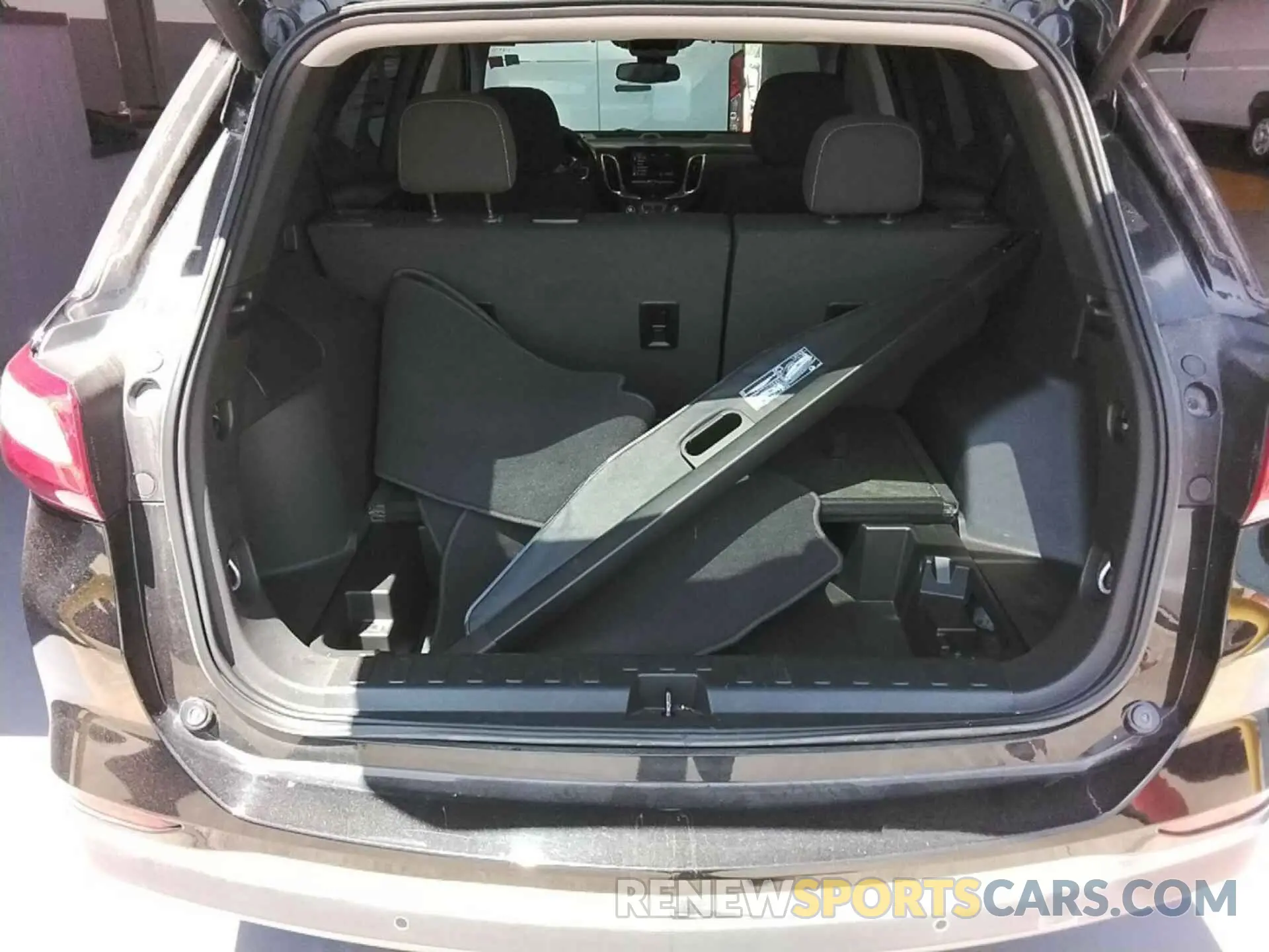 5 Photograph of a damaged car 2GNAXJEV0M6123585 CHEVROLET EQUINOX 2021