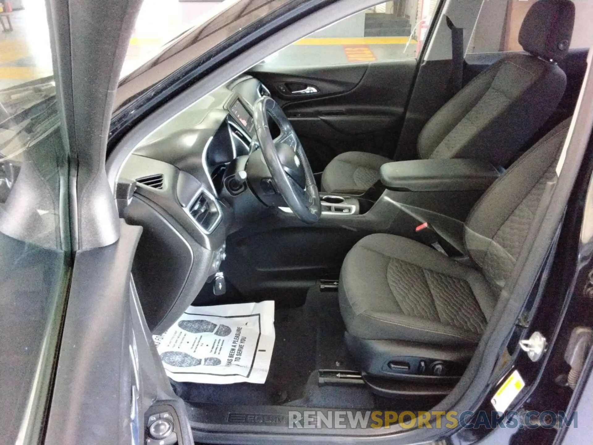 6 Photograph of a damaged car 2GNAXJEV0M6123585 CHEVROLET EQUINOX 2021