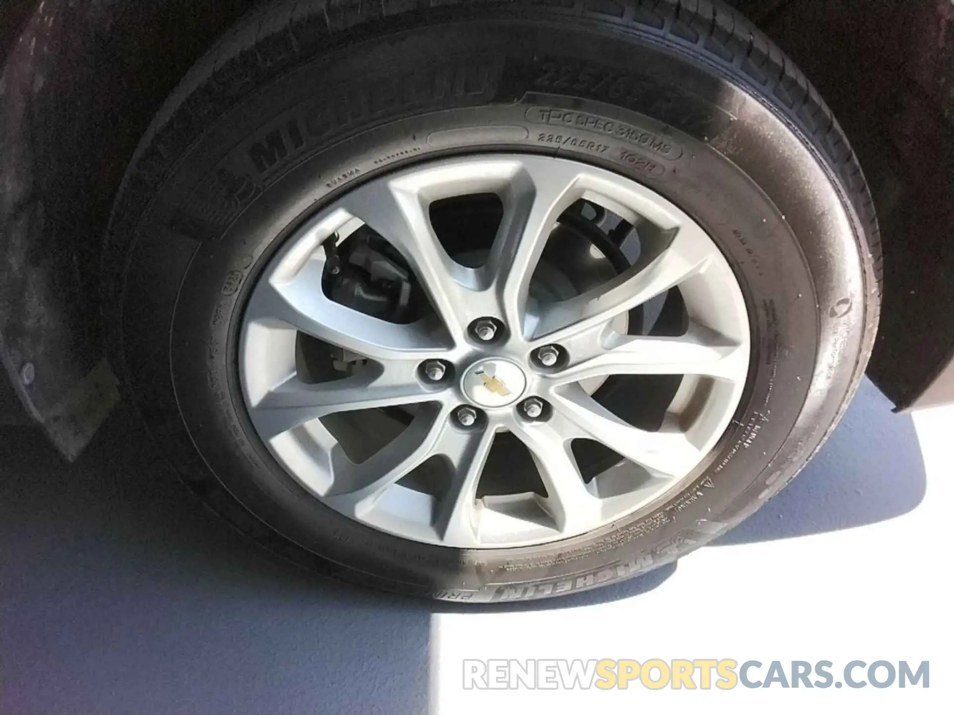 8 Photograph of a damaged car 2GNAXJEV0M6123585 CHEVROLET EQUINOX 2021