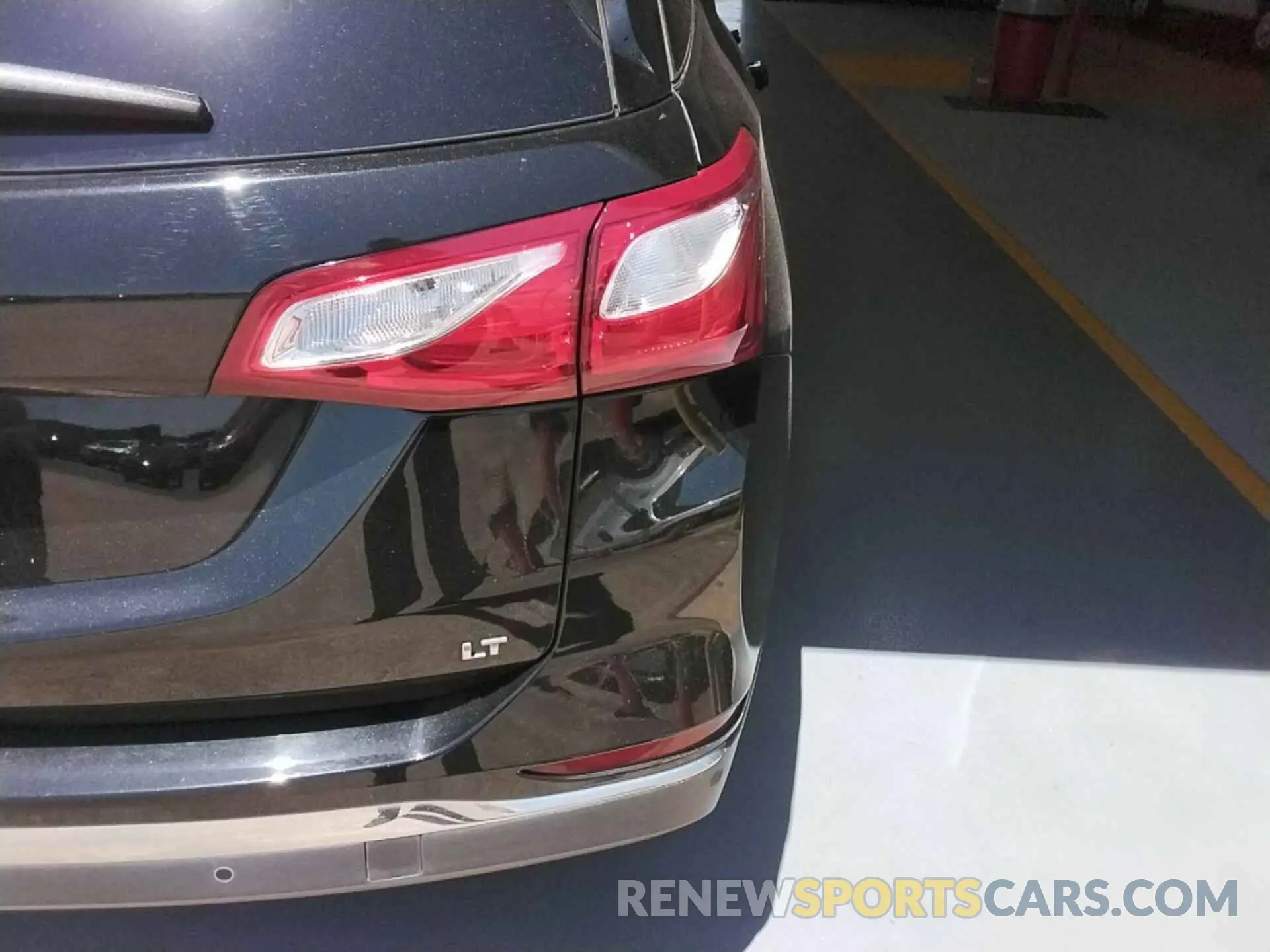 9 Photograph of a damaged car 2GNAXJEV0M6123585 CHEVROLET EQUINOX 2021
