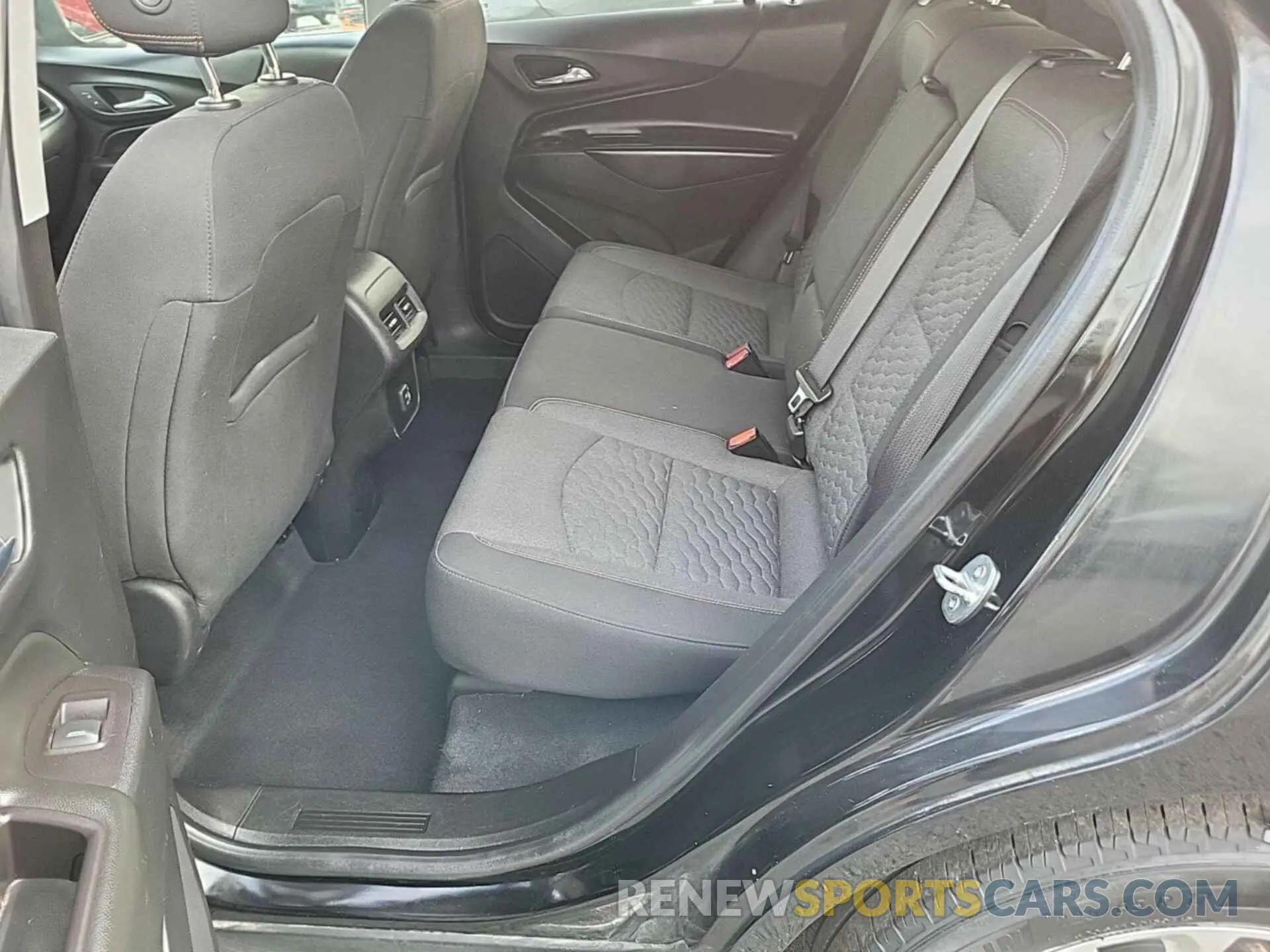 28 Photograph of a damaged car 2GNAXJEV0M6124011 CHEVROLET EQUINOX 2021