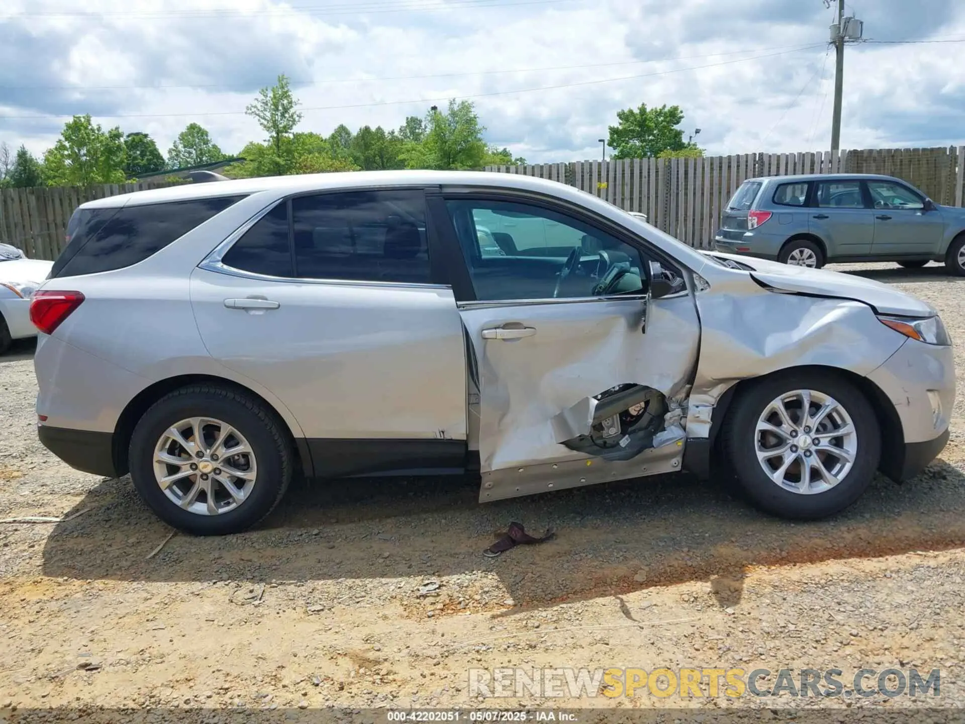 13 Photograph of a damaged car 2GNAXJEV0M6162158 CHEVROLET EQUINOX 2021