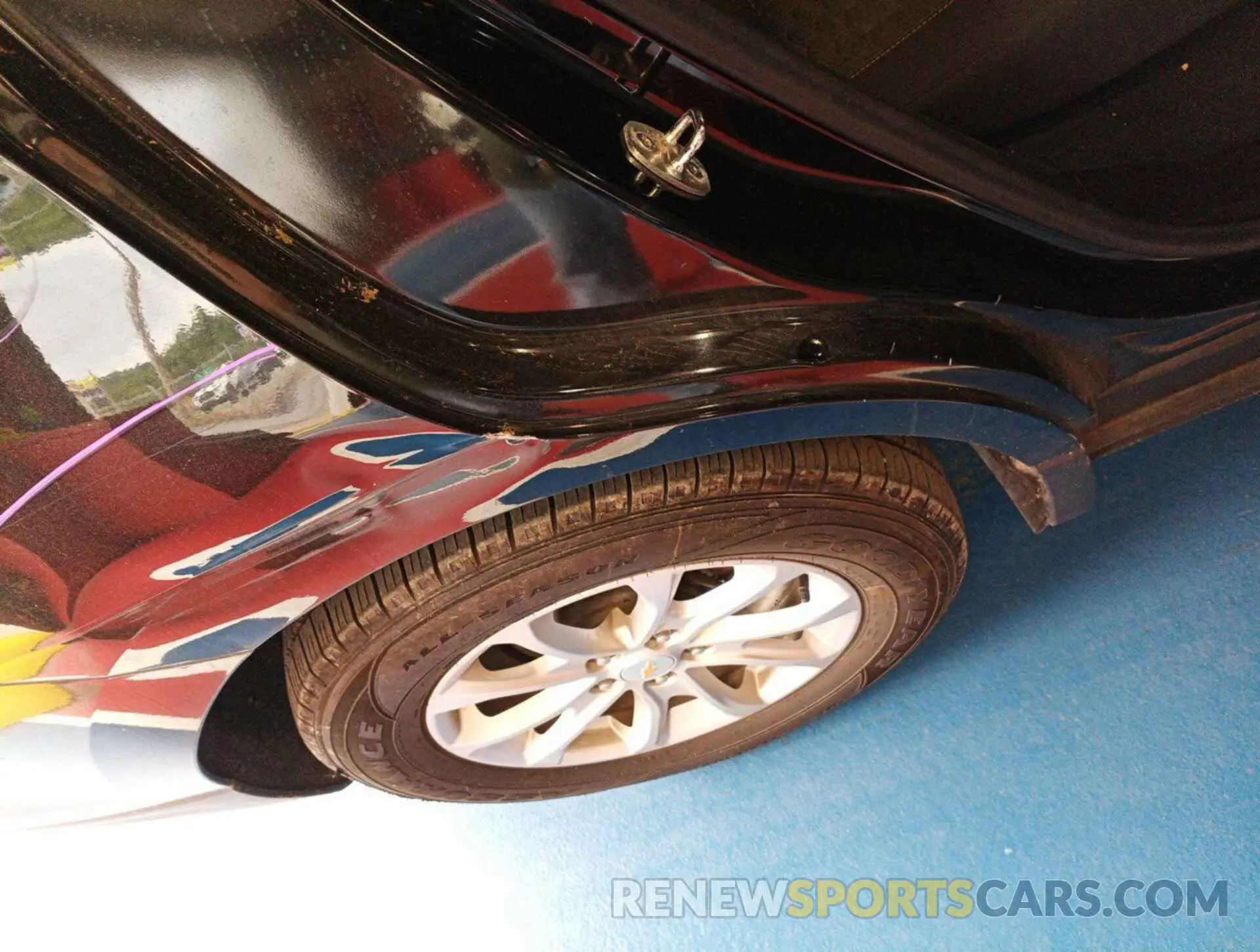 17 Photograph of a damaged car 2GNAXJEV2M6106965 CHEVROLET EQUINOX 2021