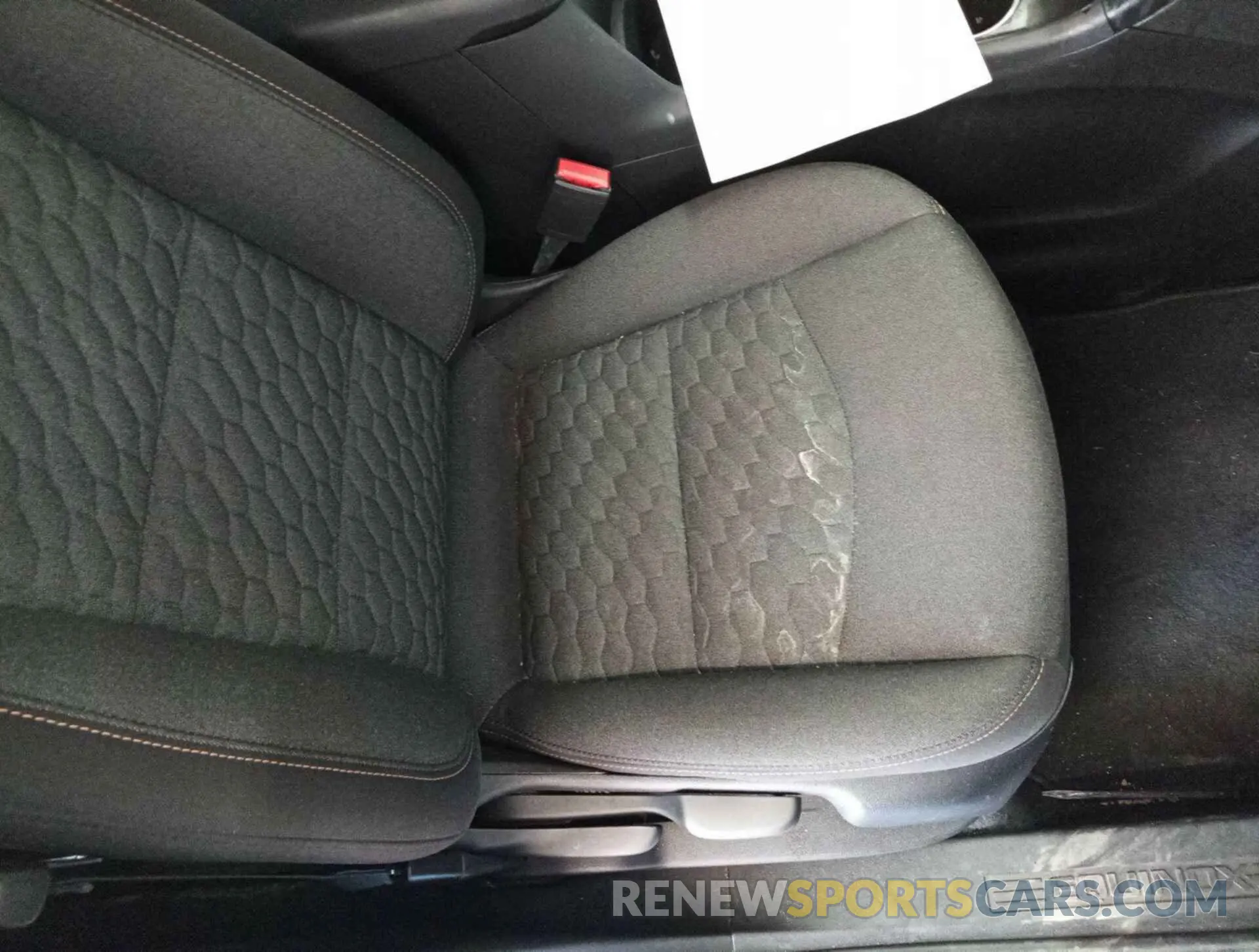 29 Photograph of a damaged car 2GNAXJEV2M6106965 CHEVROLET EQUINOX 2021