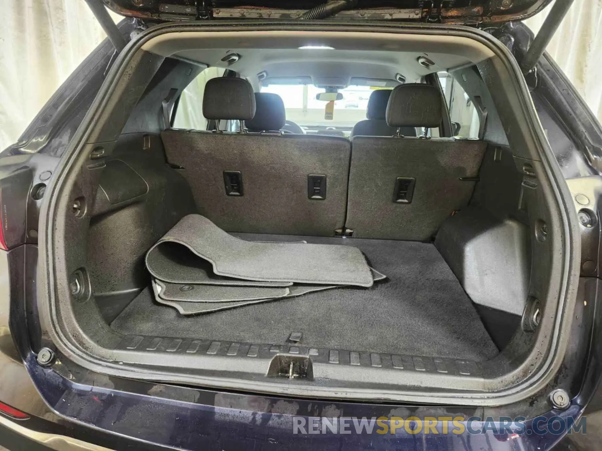 19 Photograph of a damaged car 2GNAXJEV2M6161884 CHEVROLET EQUINOX 2021