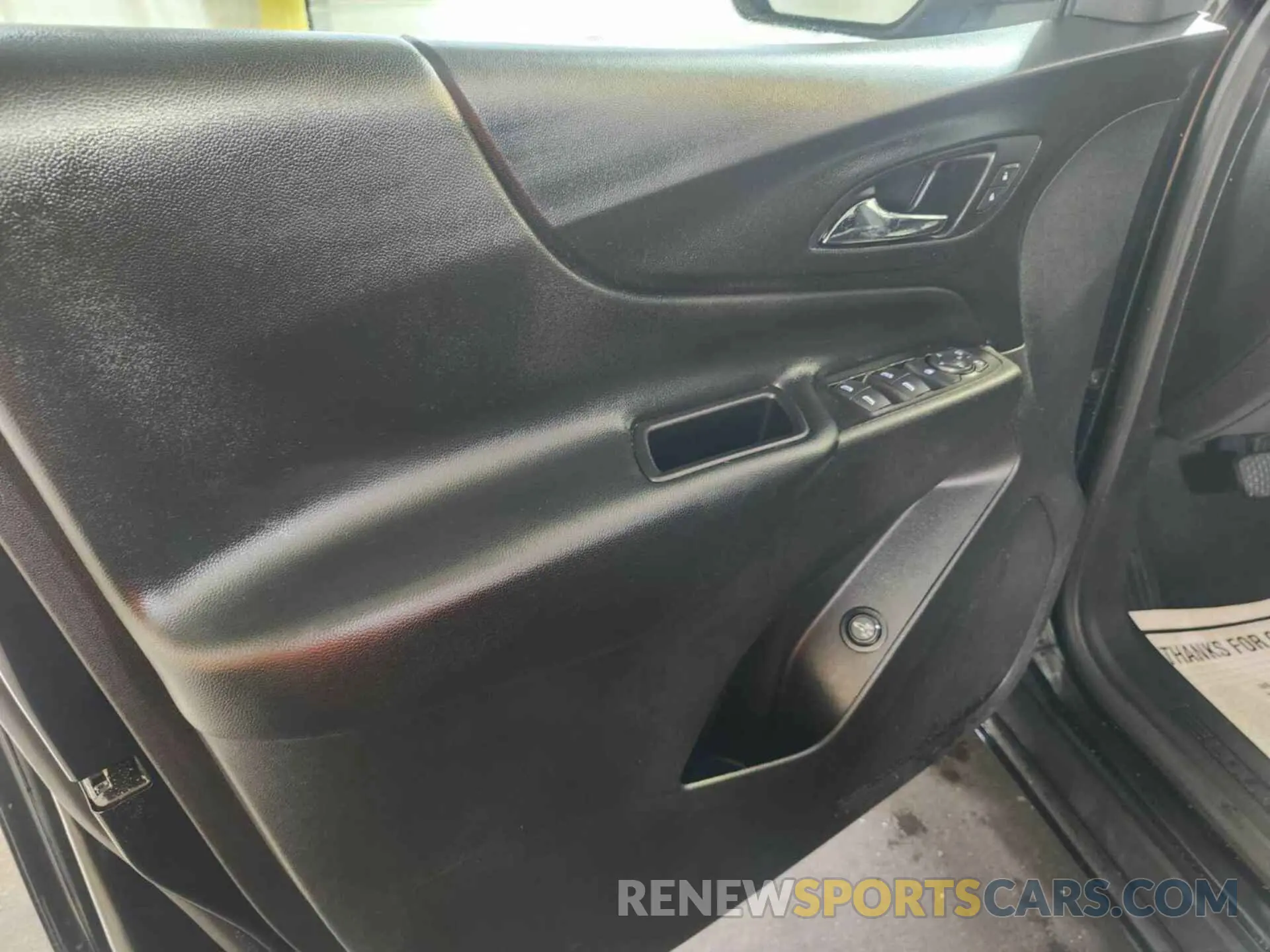 26 Photograph of a damaged car 2GNAXJEV2M6161884 CHEVROLET EQUINOX 2021