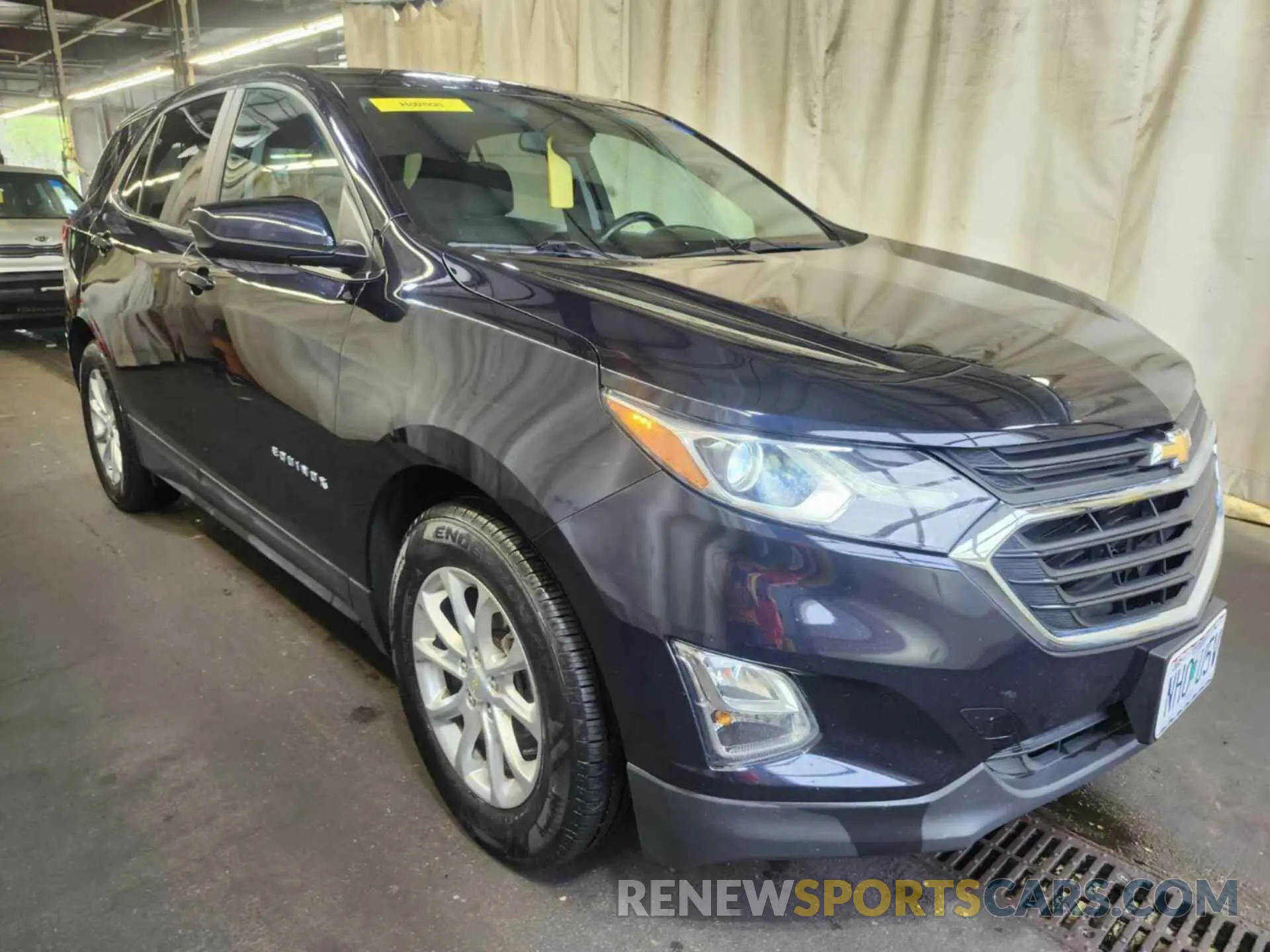 8 Photograph of a damaged car 2GNAXJEV2M6161884 CHEVROLET EQUINOX 2021