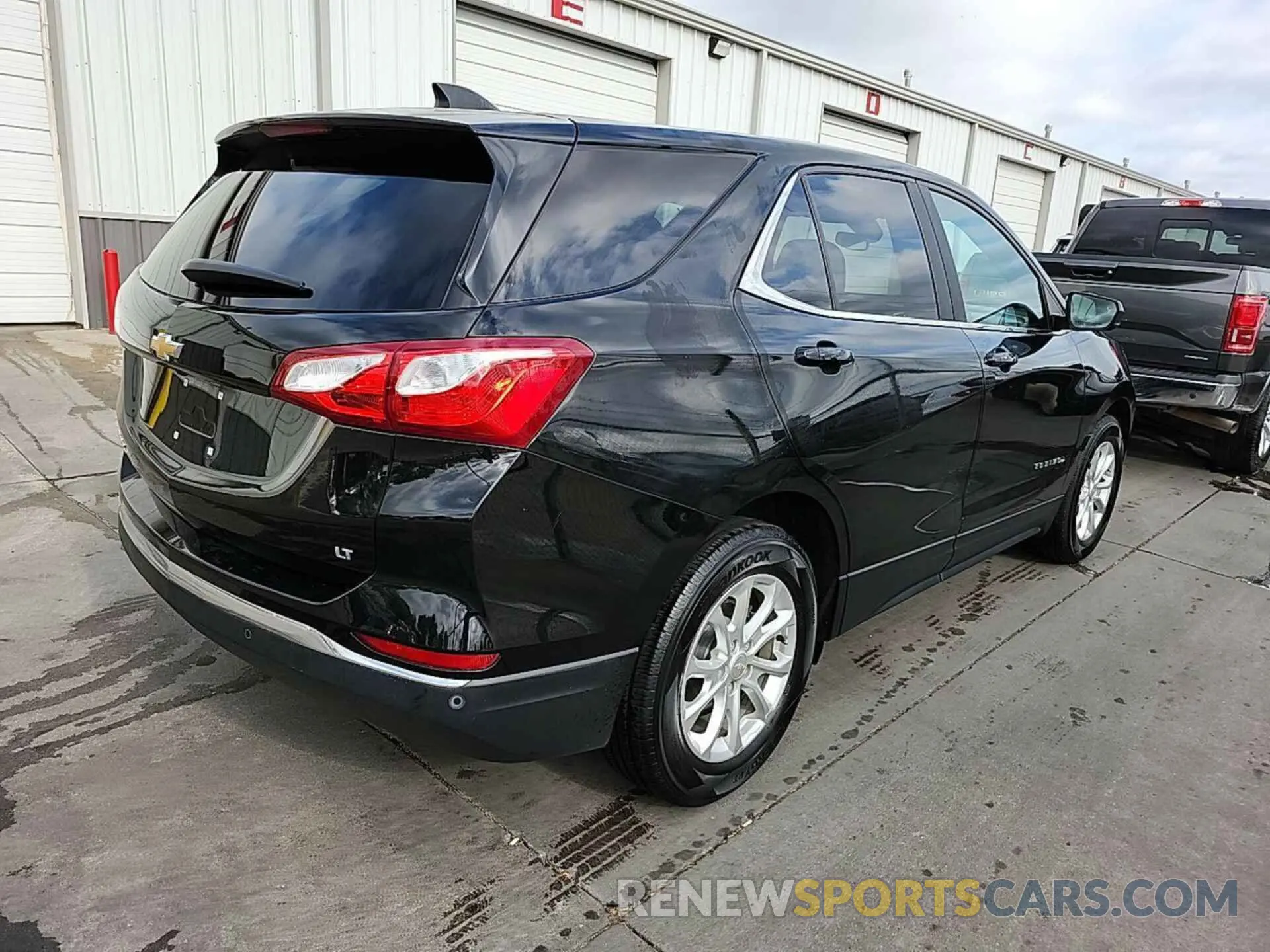 2 Photograph of a damaged car 2GNAXJEV3M6107798 CHEVROLET EQUINOX 2021