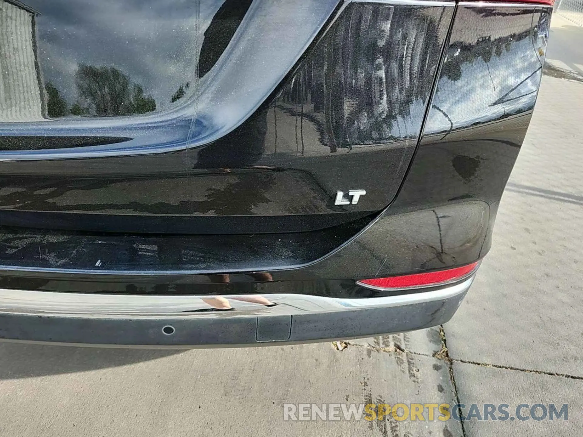24 Photograph of a damaged car 2GNAXJEV3M6107798 CHEVROLET EQUINOX 2021