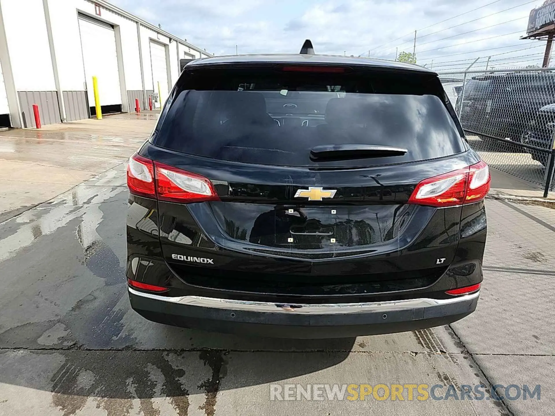 28 Photograph of a damaged car 2GNAXJEV3M6107798 CHEVROLET EQUINOX 2021