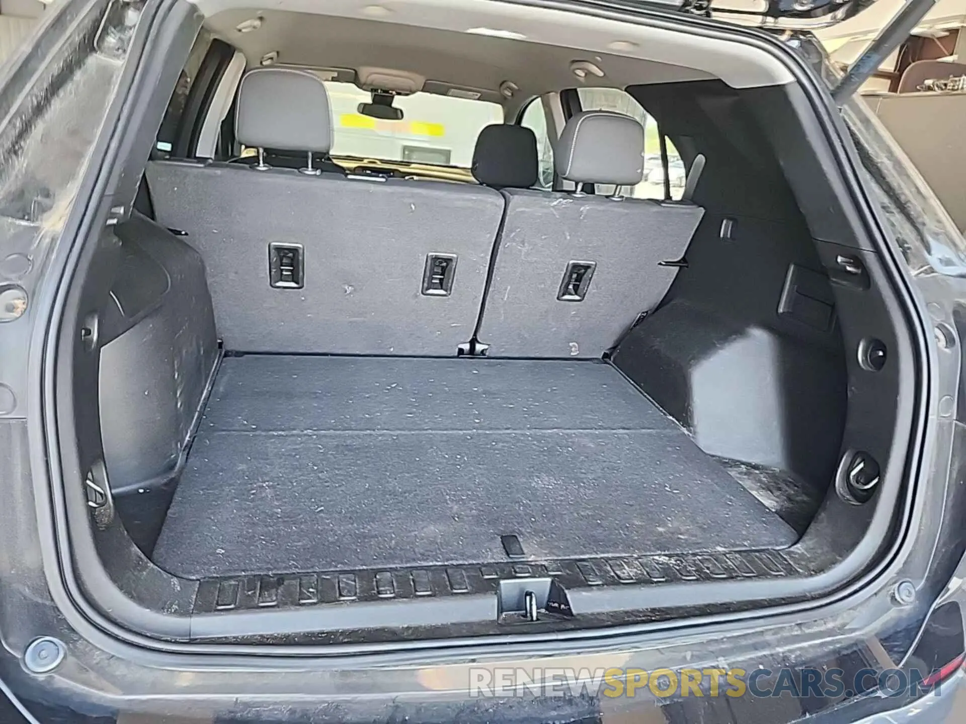 9 Photograph of a damaged car 2GNAXJEV3M6107798 CHEVROLET EQUINOX 2021