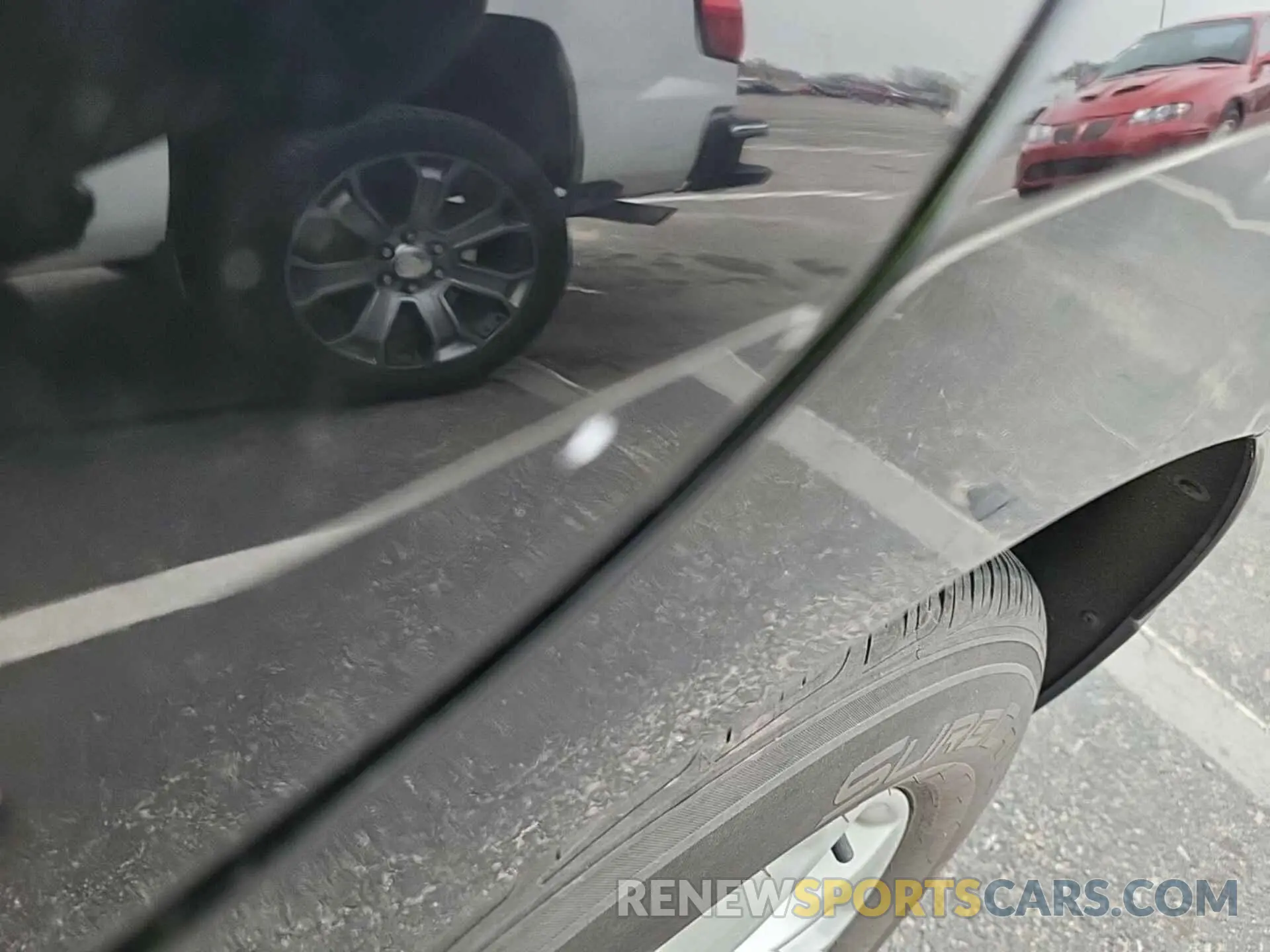 18 Photograph of a damaged car 2GNAXJEV3M6124391 CHEVROLET EQUINOX 2021