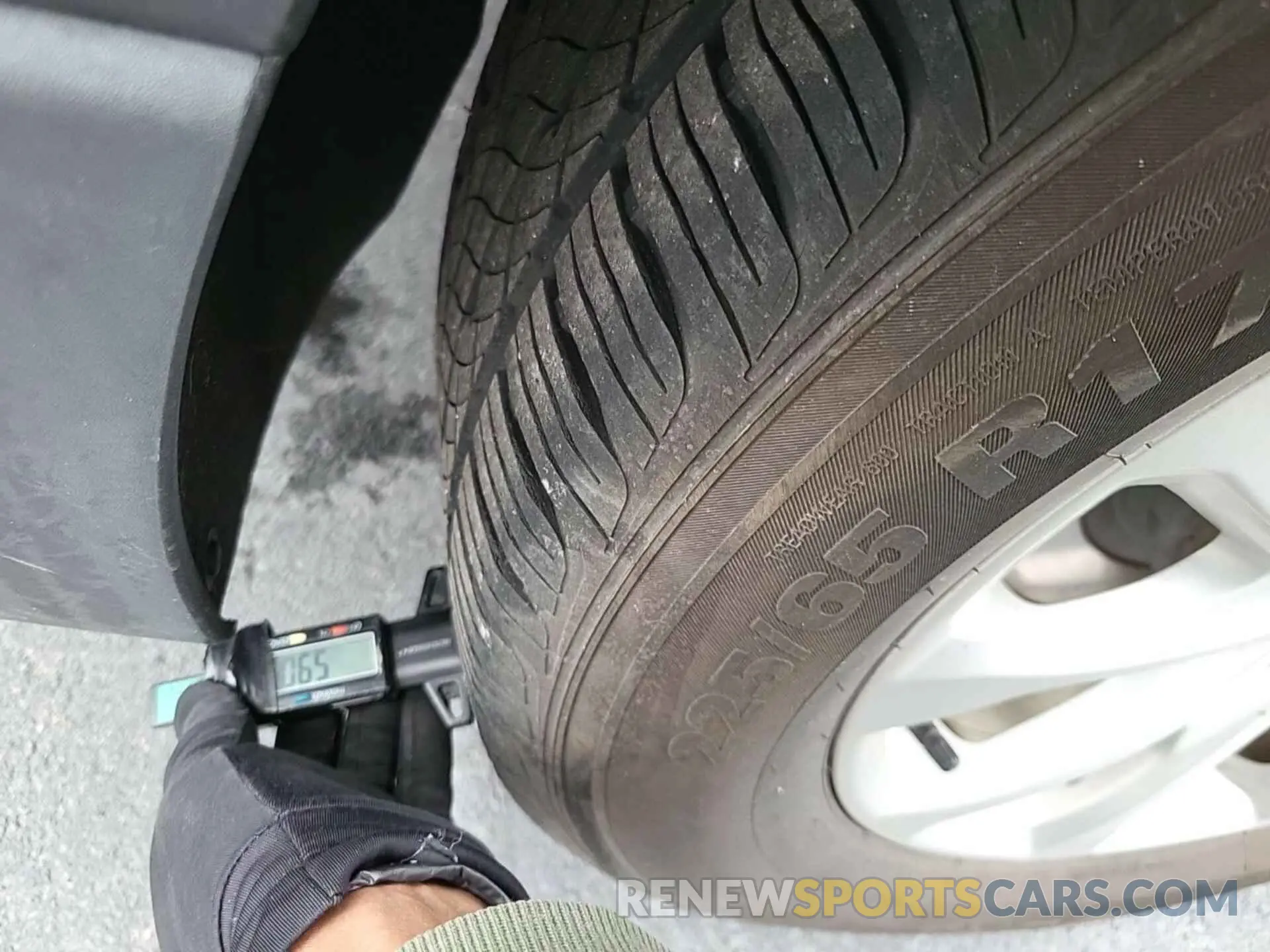 19 Photograph of a damaged car 2GNAXJEV3M6124391 CHEVROLET EQUINOX 2021