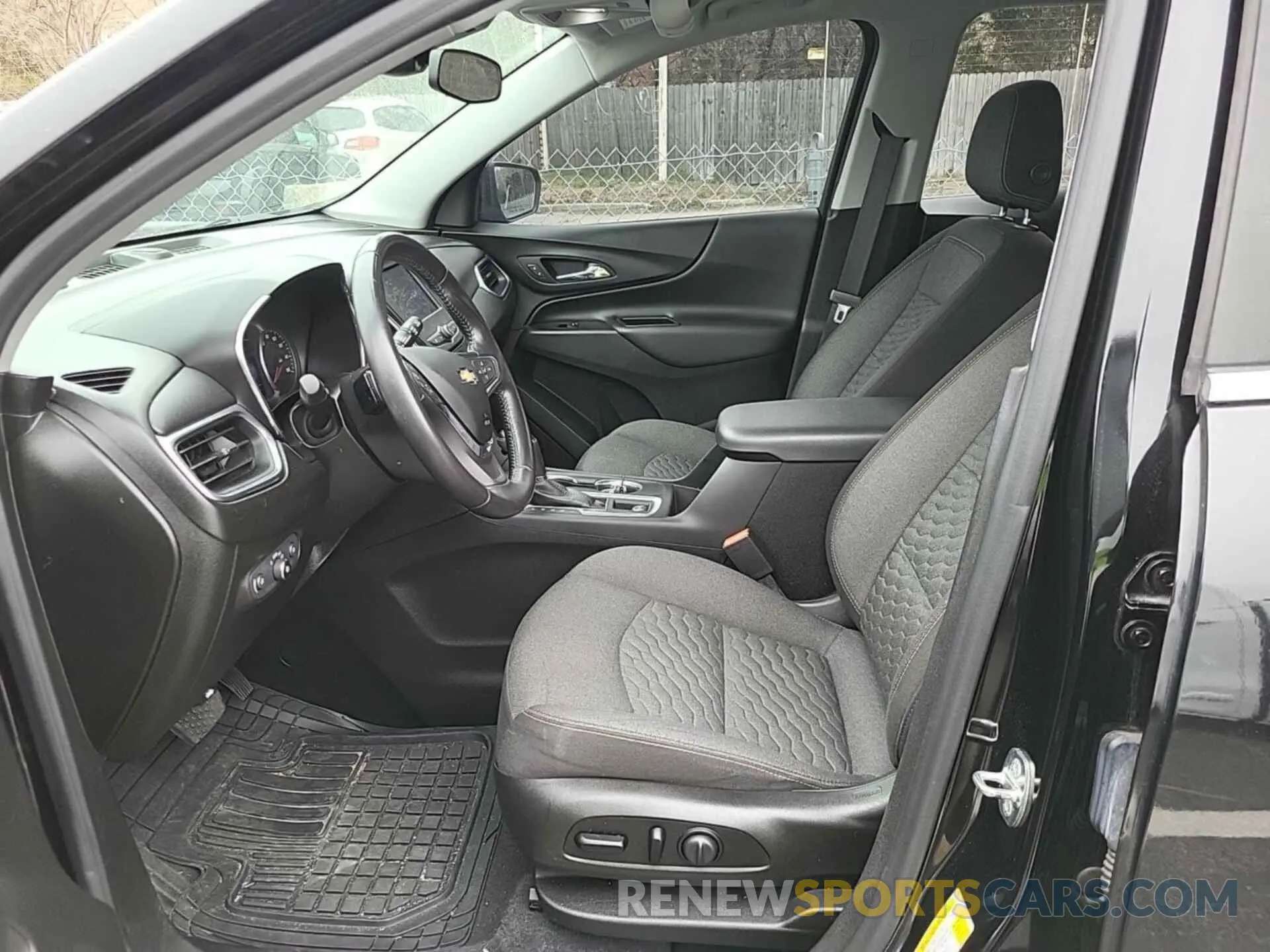 4 Photograph of a damaged car 2GNAXJEV3M6124391 CHEVROLET EQUINOX 2021