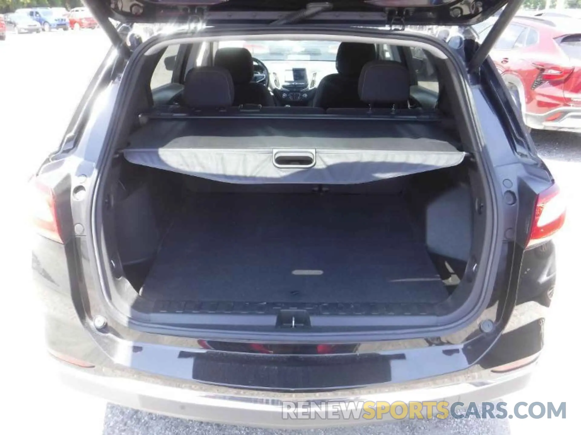 18 Photograph of a damaged car 2GNAXJEV3M6161134 CHEVROLET EQUINOX 2021