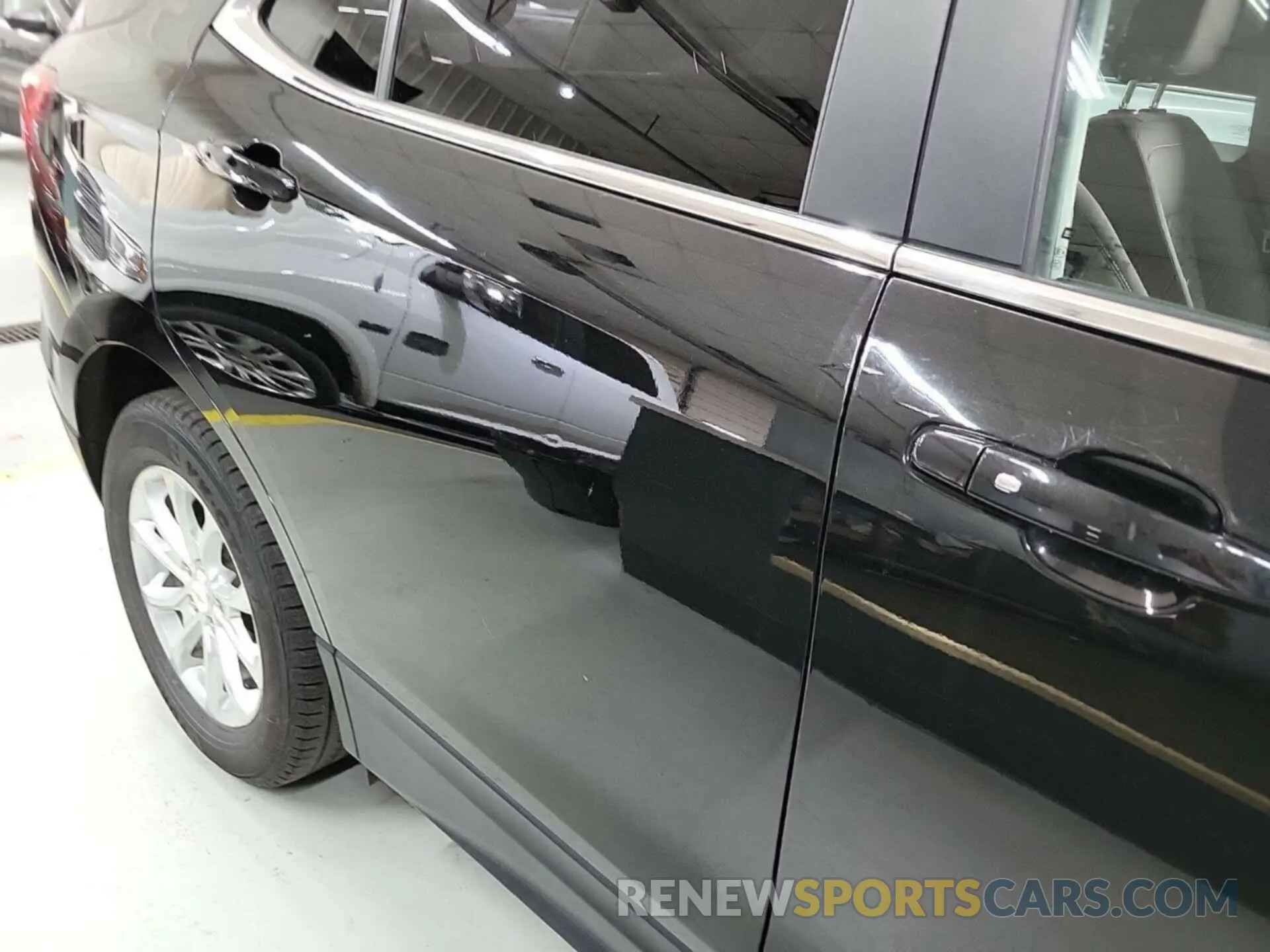 2 Photograph of a damaged car 2GNAXJEV4M6108149 CHEVROLET EQUINOX 2021
