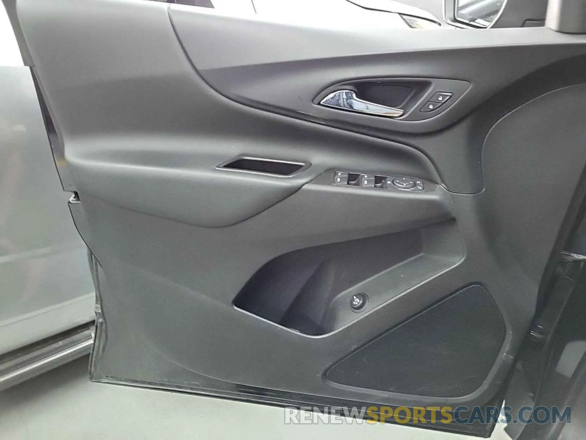 31 Photograph of a damaged car 2GNAXJEV4M6108149 CHEVROLET EQUINOX 2021