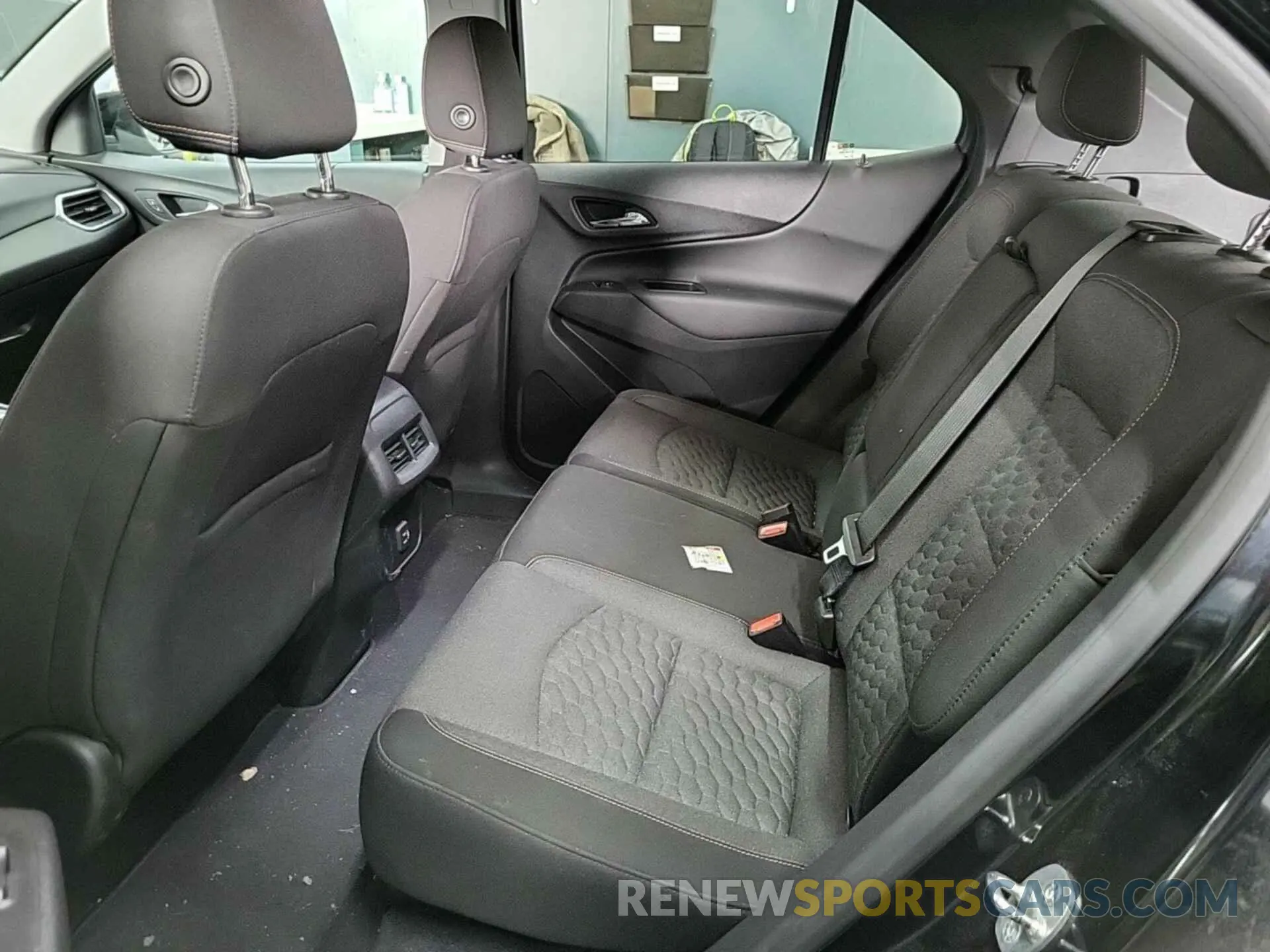 5 Photograph of a damaged car 2GNAXJEV4M6108149 CHEVROLET EQUINOX 2021