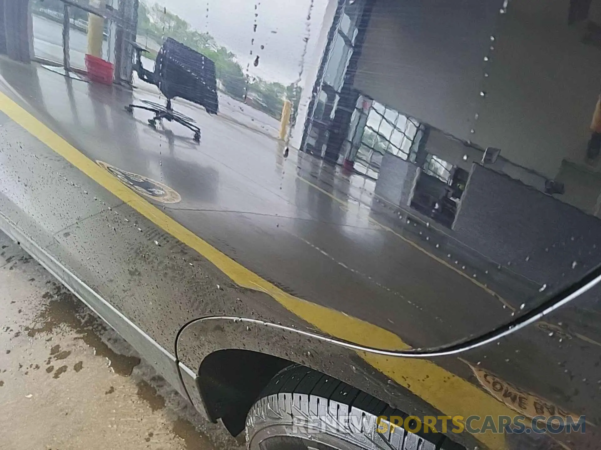 18 Photograph of a damaged car 2GNAXJEV4M6158453 CHEVROLET EQUINOX 2021