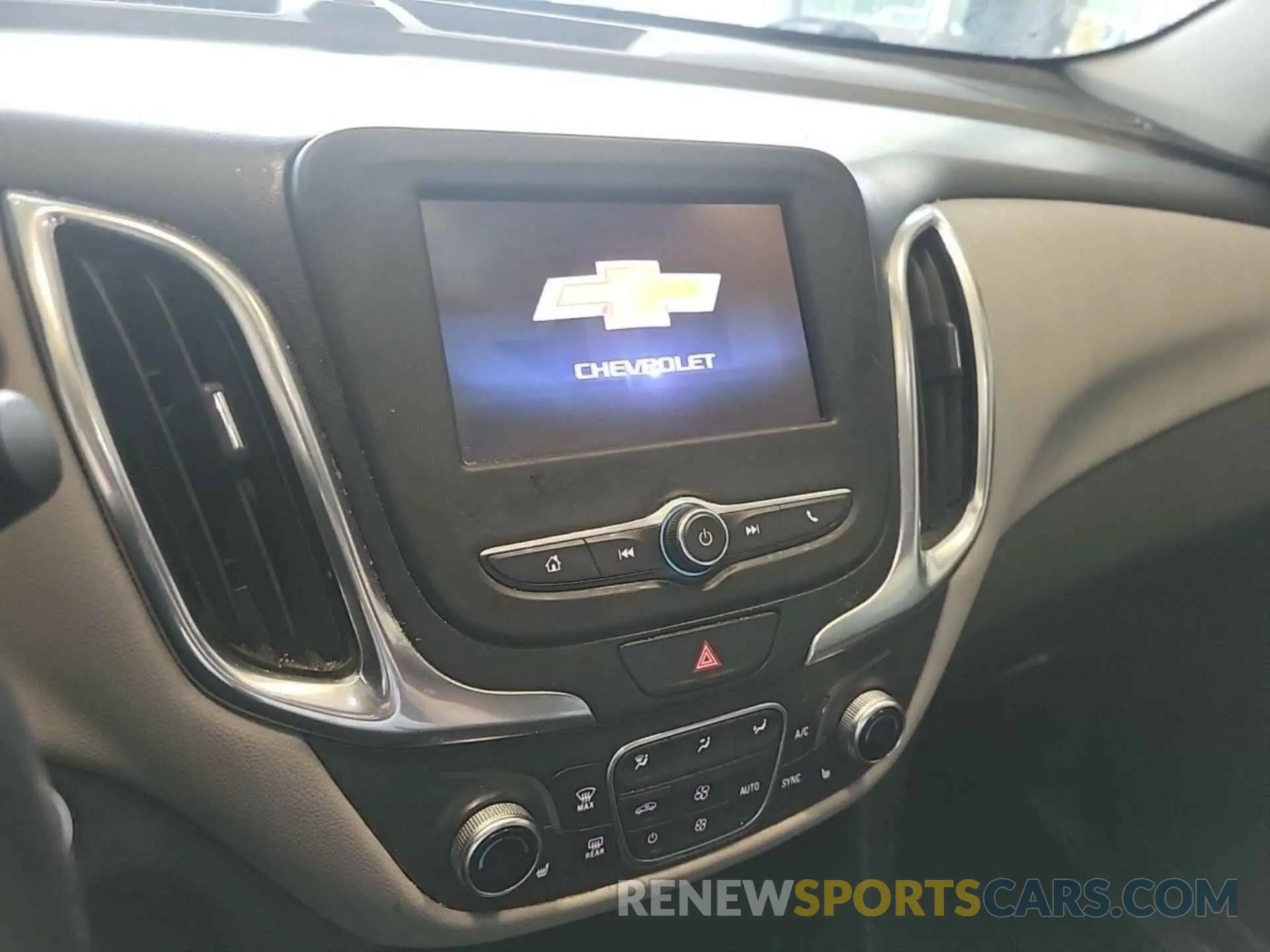 19 Photograph of a damaged car 2GNAXJEV4M6158453 CHEVROLET EQUINOX 2021