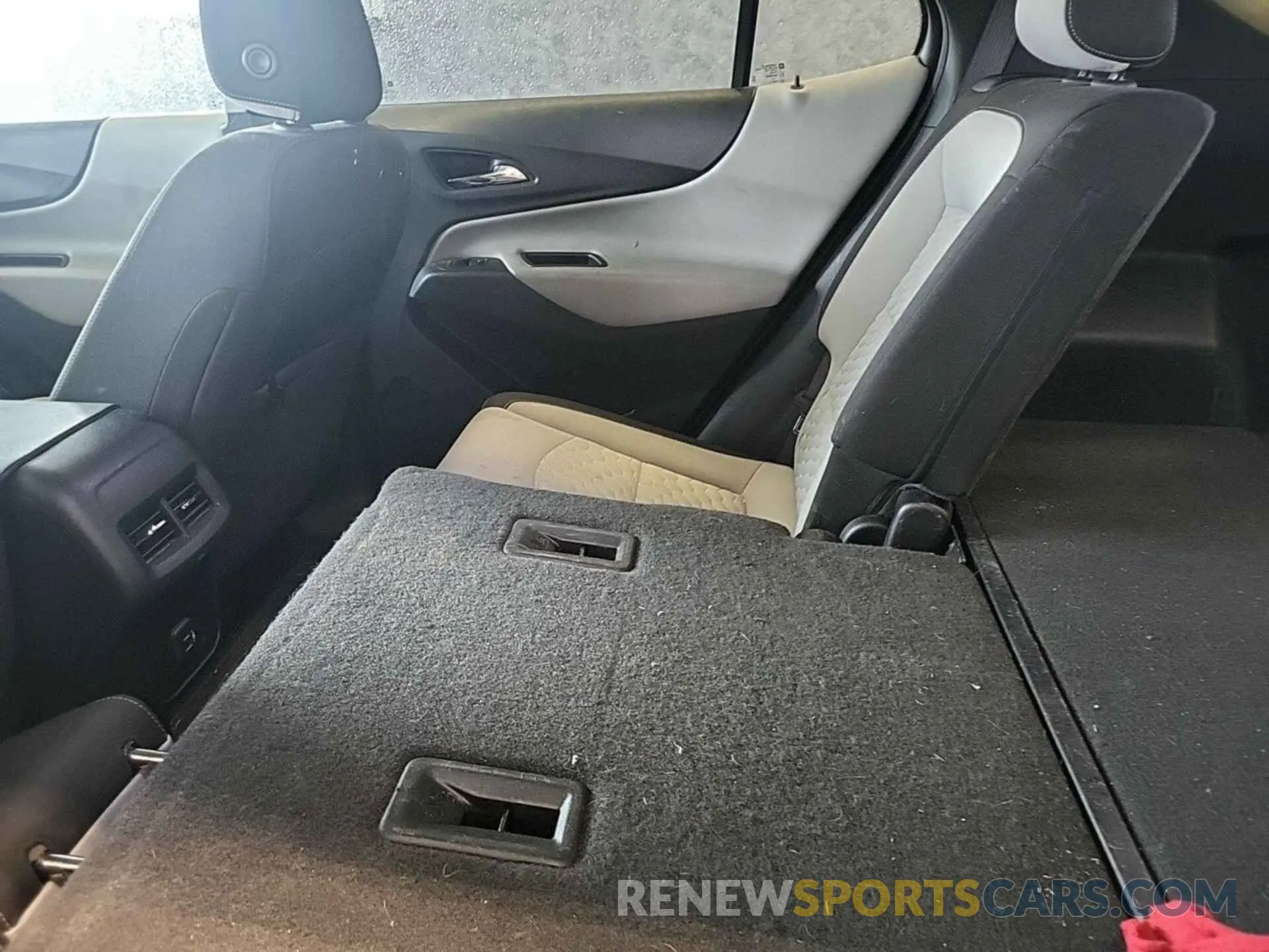 21 Photograph of a damaged car 2GNAXJEV4M6158453 CHEVROLET EQUINOX 2021