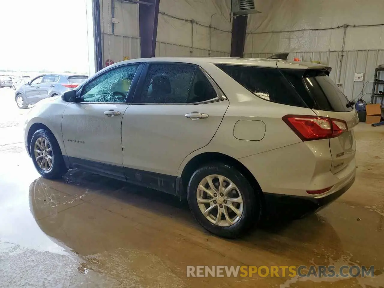 2 Photograph of a damaged car 2GNAXJEV4M6162017 CHEVROLET EQUINOX 2021
