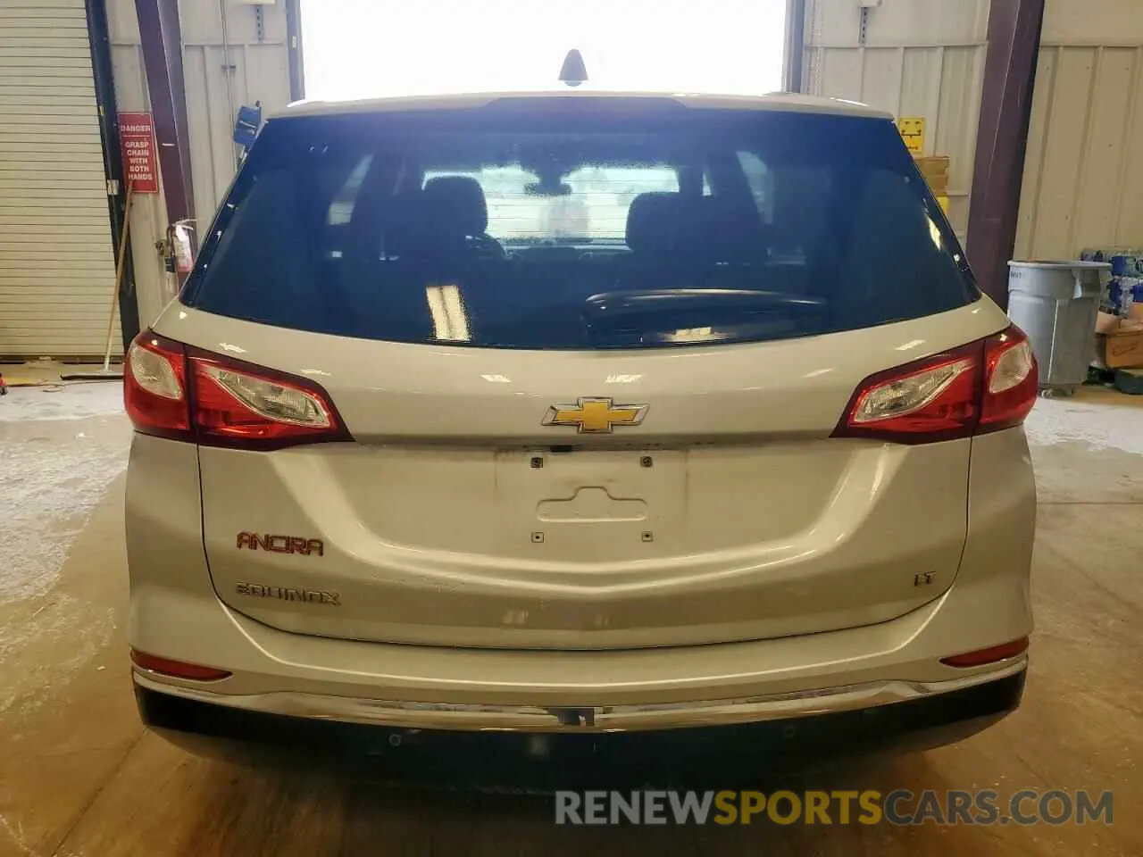 6 Photograph of a damaged car 2GNAXJEV4M6162017 CHEVROLET EQUINOX 2021