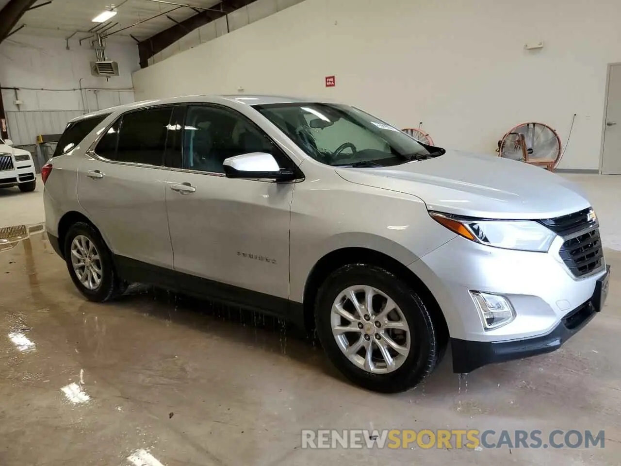 4 Photograph of a damaged car 2GNAXJEV4M6162552 CHEVROLET EQUINOX 2021