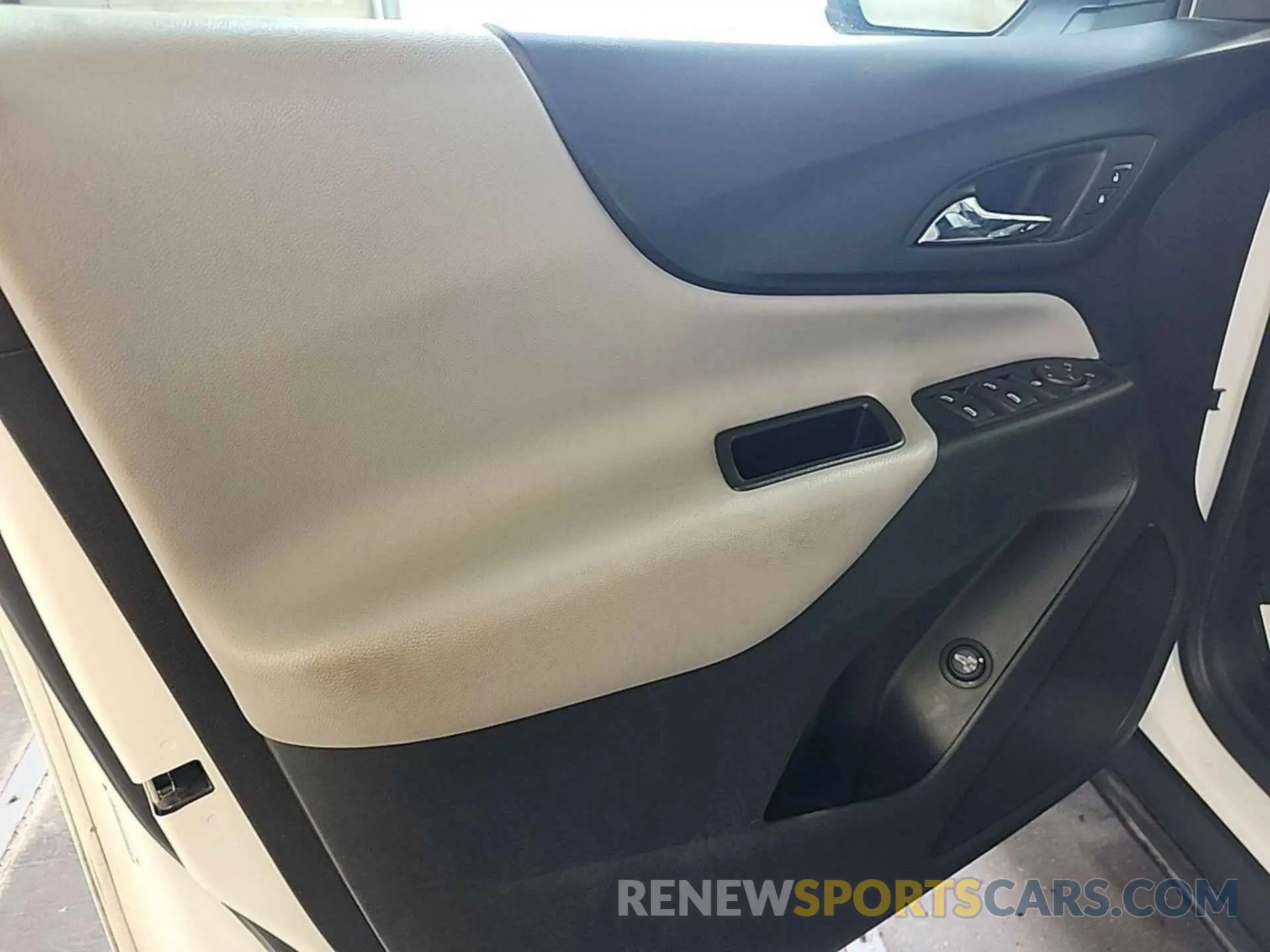 11 Photograph of a damaged car 2GNAXJEV5M6159059 CHEVROLET EQUINOX 2021