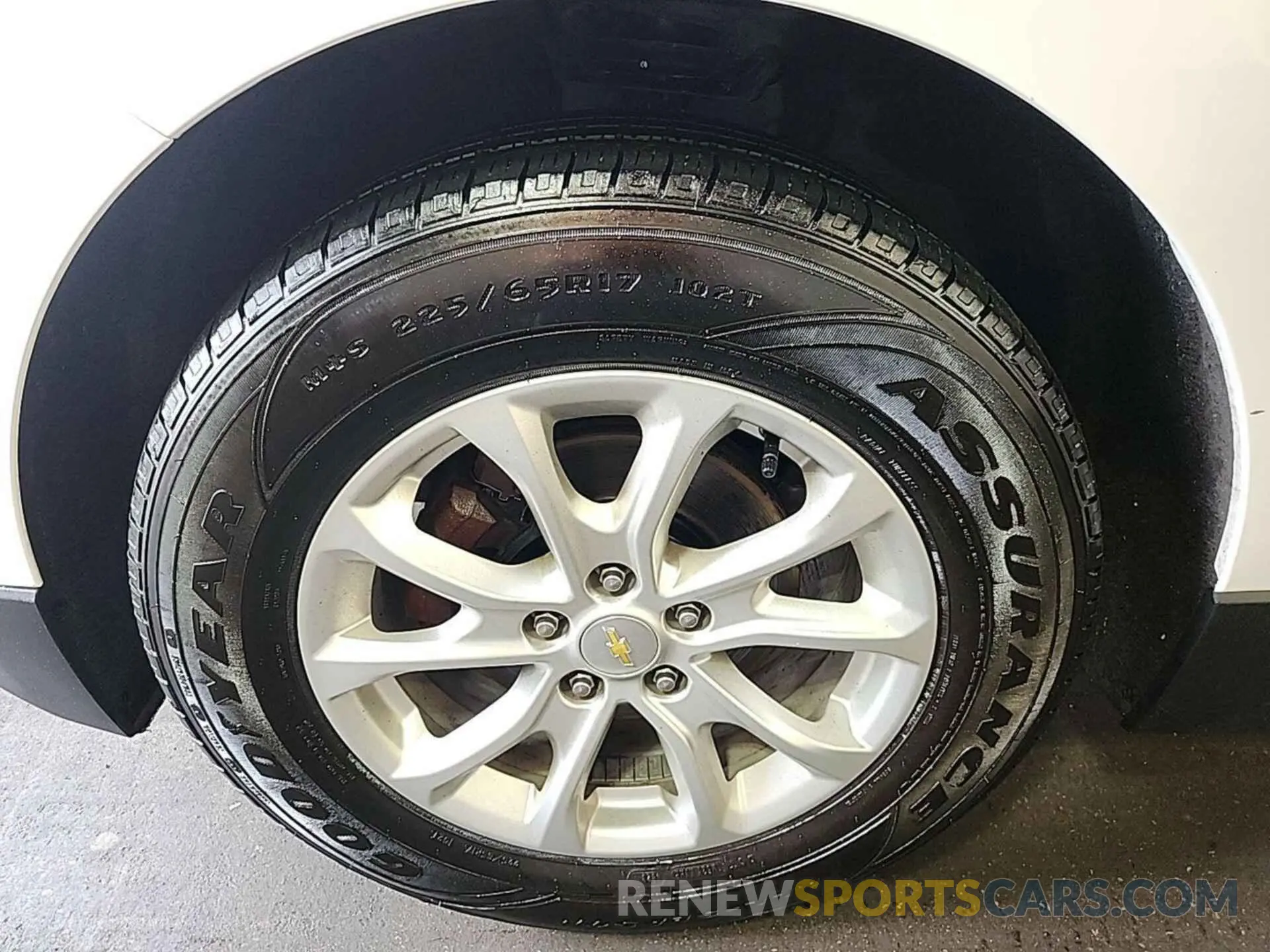 17 Photograph of a damaged car 2GNAXJEV5M6159059 CHEVROLET EQUINOX 2021